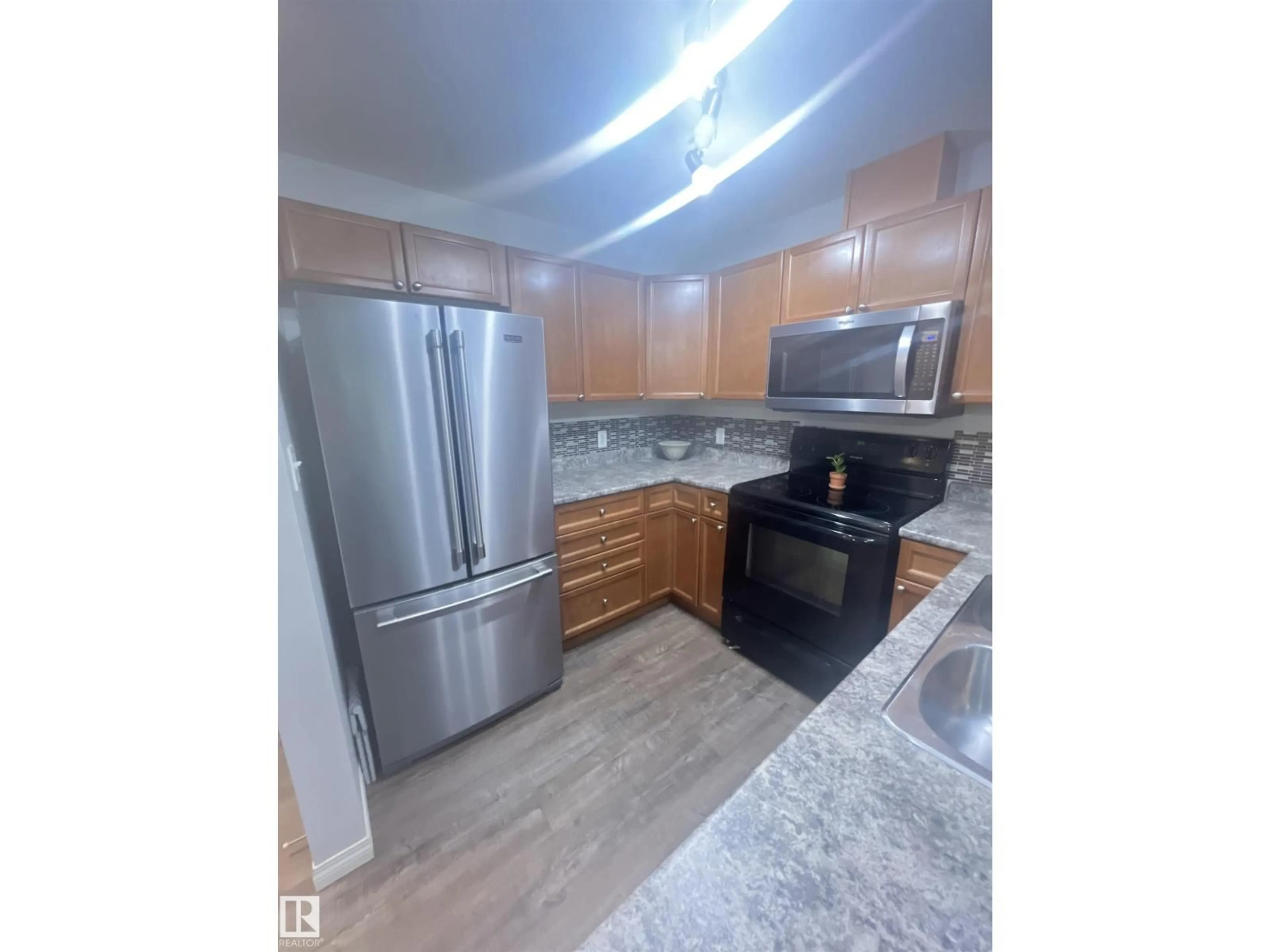 Standard kitchen, unknown for #204 - 4903 47 AV, Stony Plain Alberta T7Z0C6