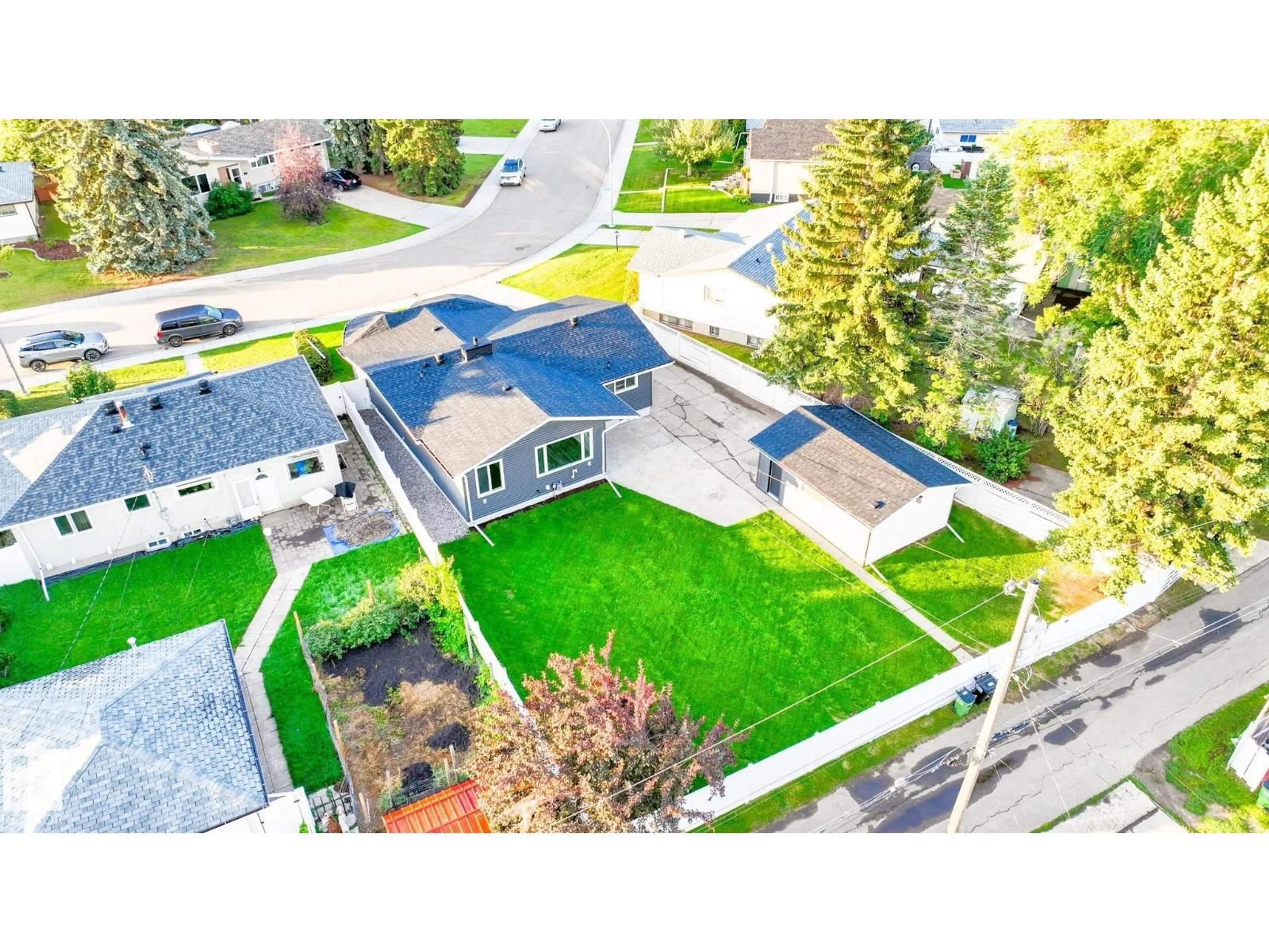 A pic from outside/outdoor area/front of a property/back of a property/a pic from drone, street for NW - 10524 134 AV, Edmonton Alberta T5E1J6
