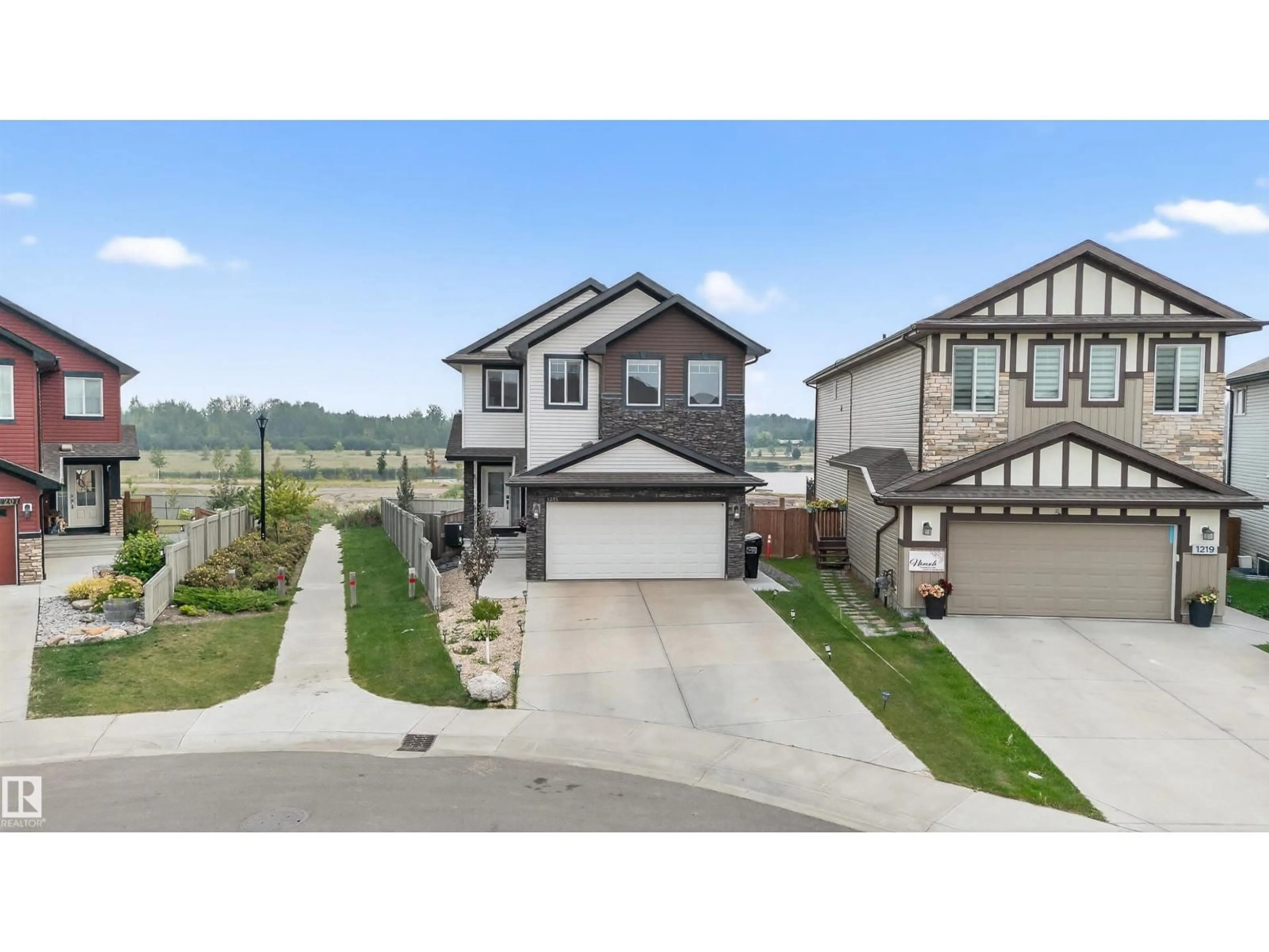 A pic from outside/outdoor area/front of a property/back of a property/a pic from drone, unknown for 1215 24 AV, Edmonton Alberta T6T2E4