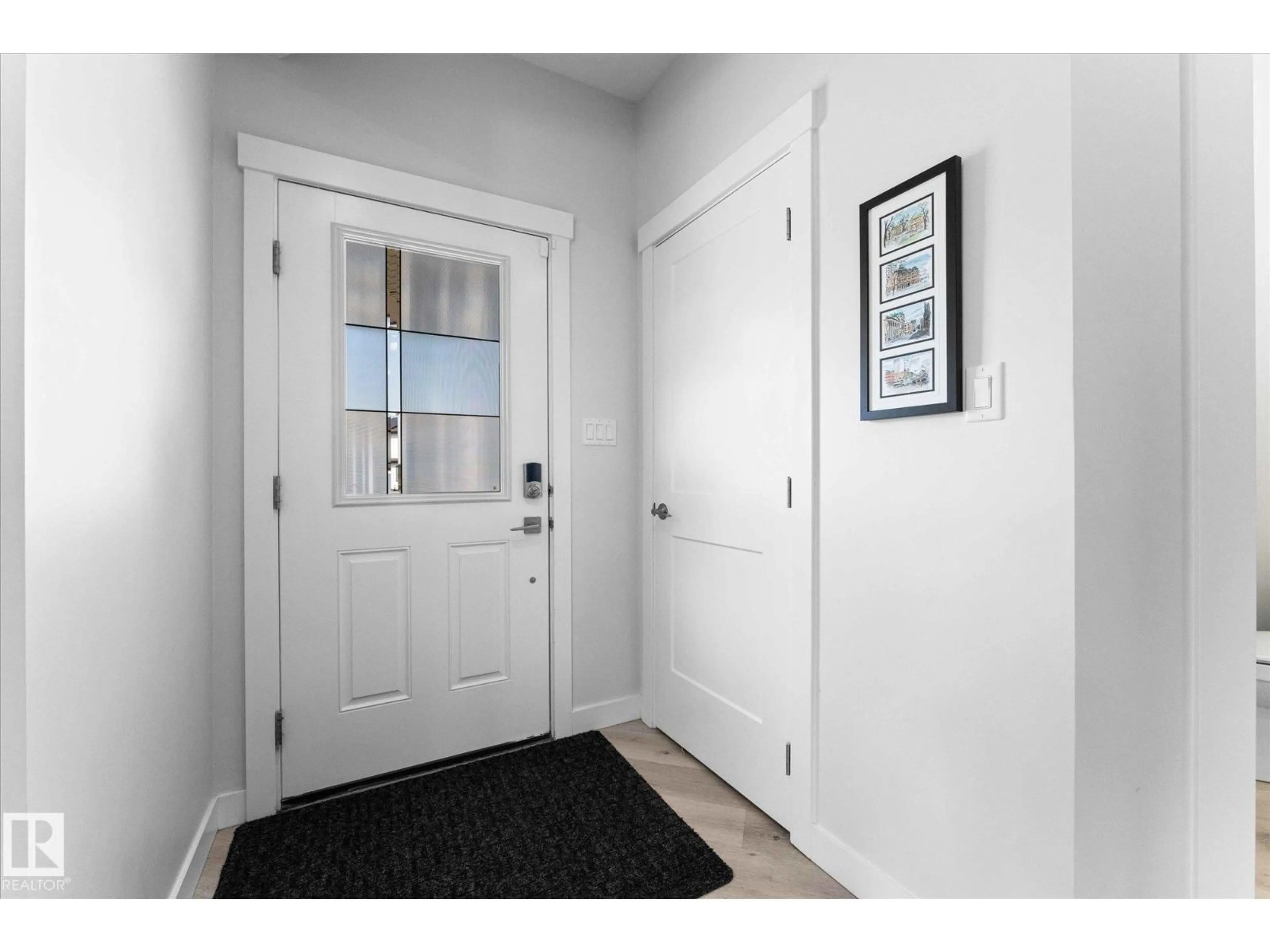 Indoor entryway for 1 WILLOW LI, Fort Saskatchewan Alberta T8L0L6