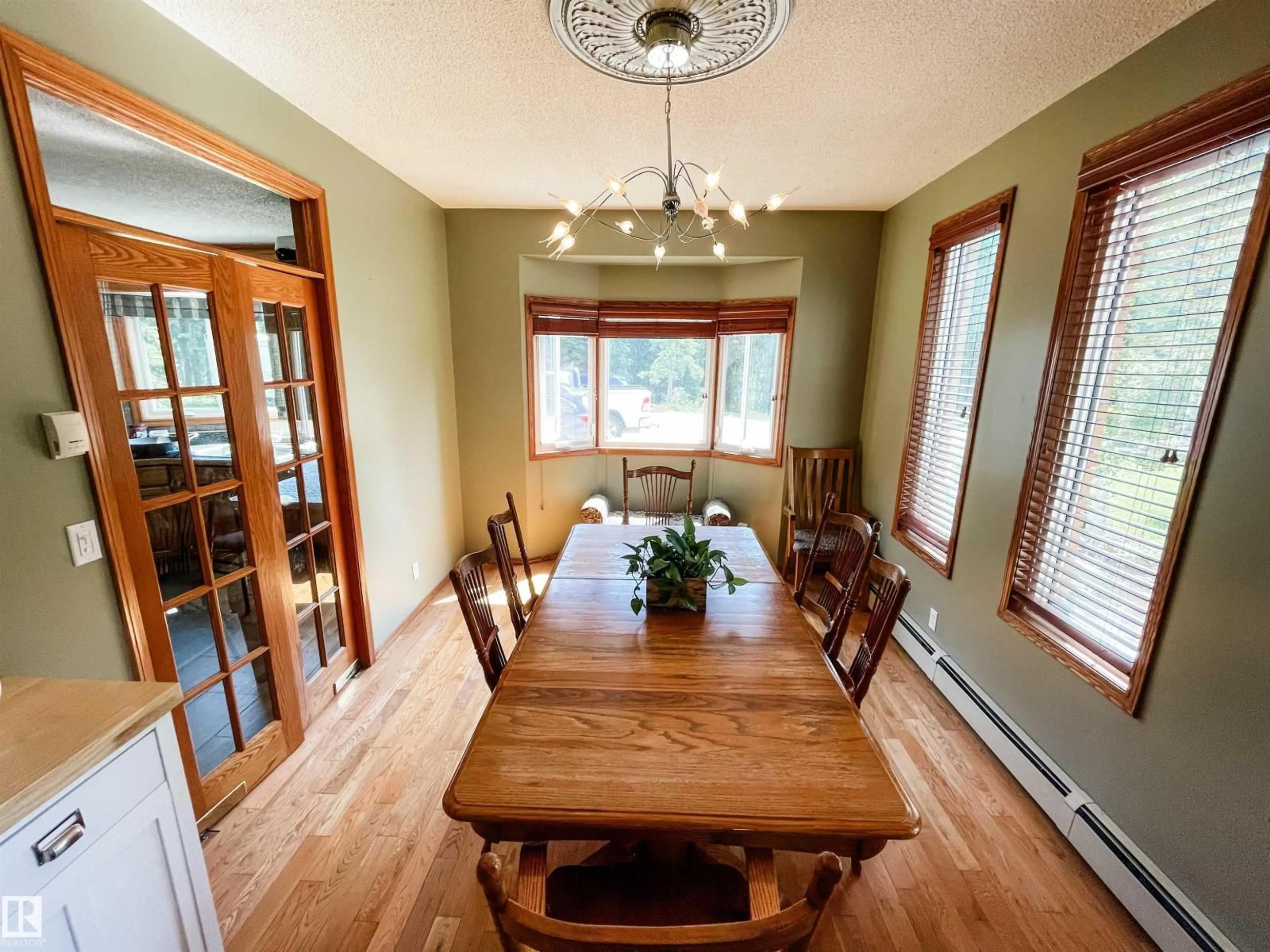 Dining room, wood/laminate floor for 6204 HWY 39, Rural Brazeau County Alberta T7A1R3