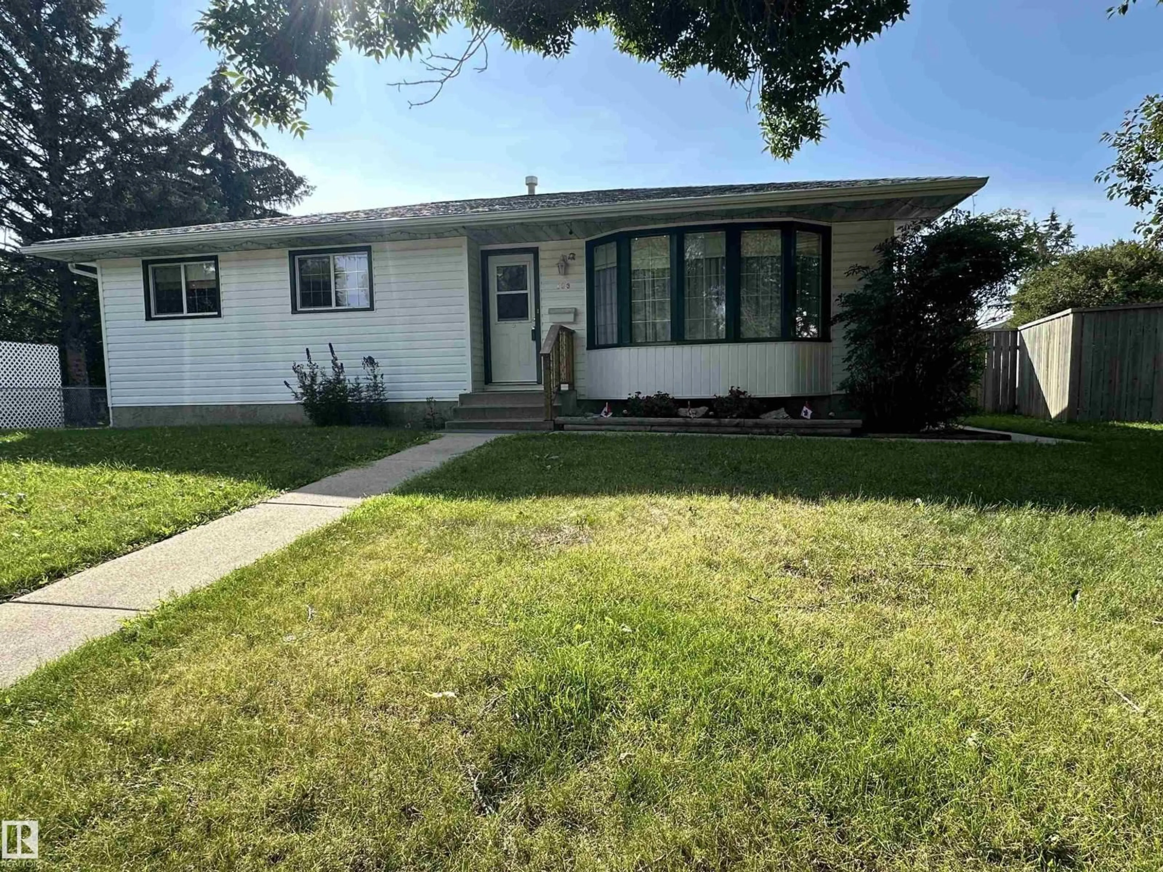 Home with vinyl exterior material, street for 133 ELM CR, Wetaskiwin Alberta T9A2C7