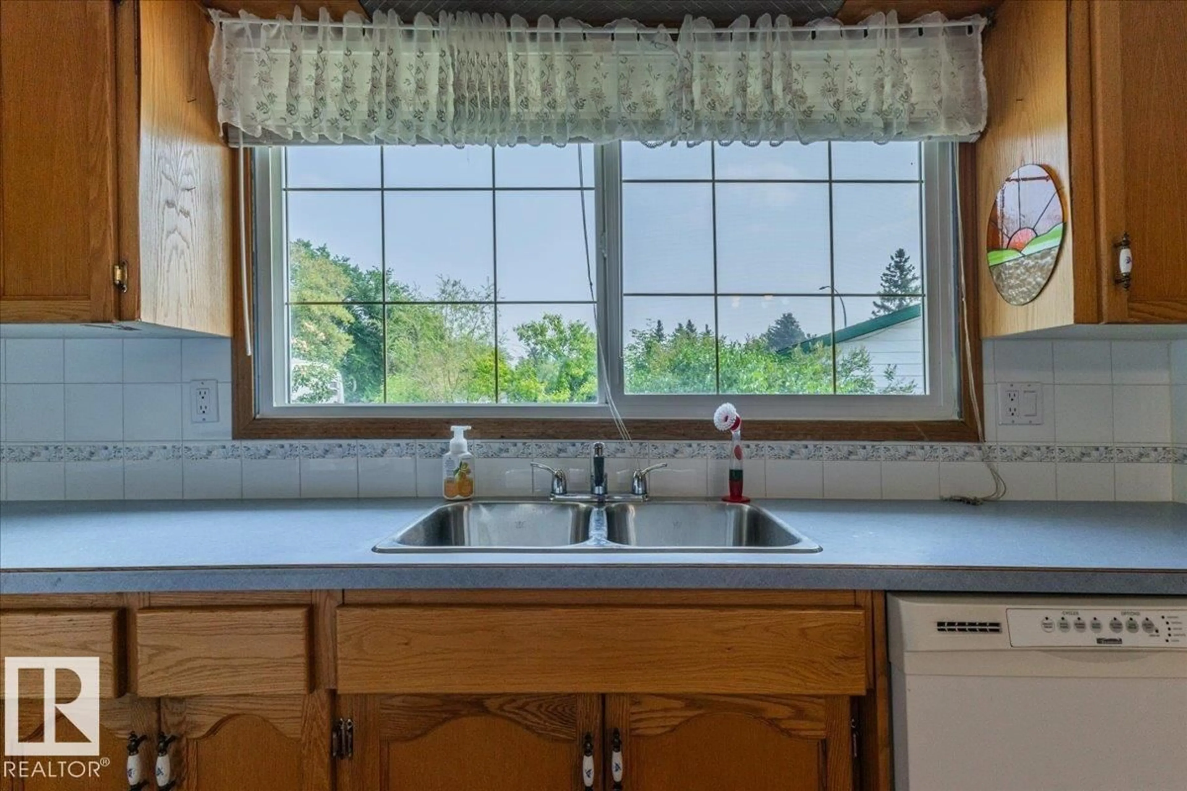 Standard kitchen, unknown for 133 ELM CR, Wetaskiwin Alberta T9A2C7