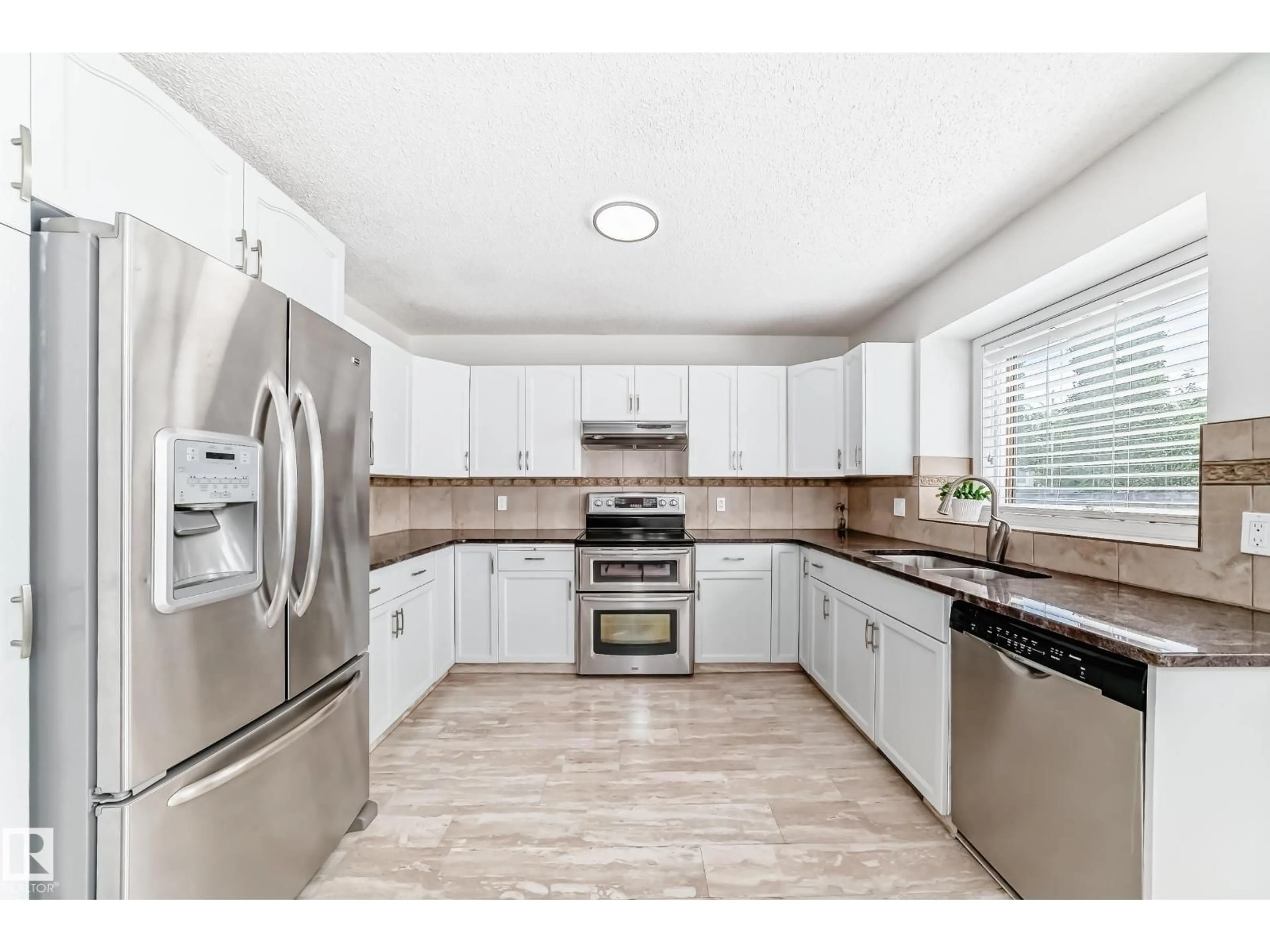 Unknown for 3155 36 AV, Edmonton Alberta T6T1H8