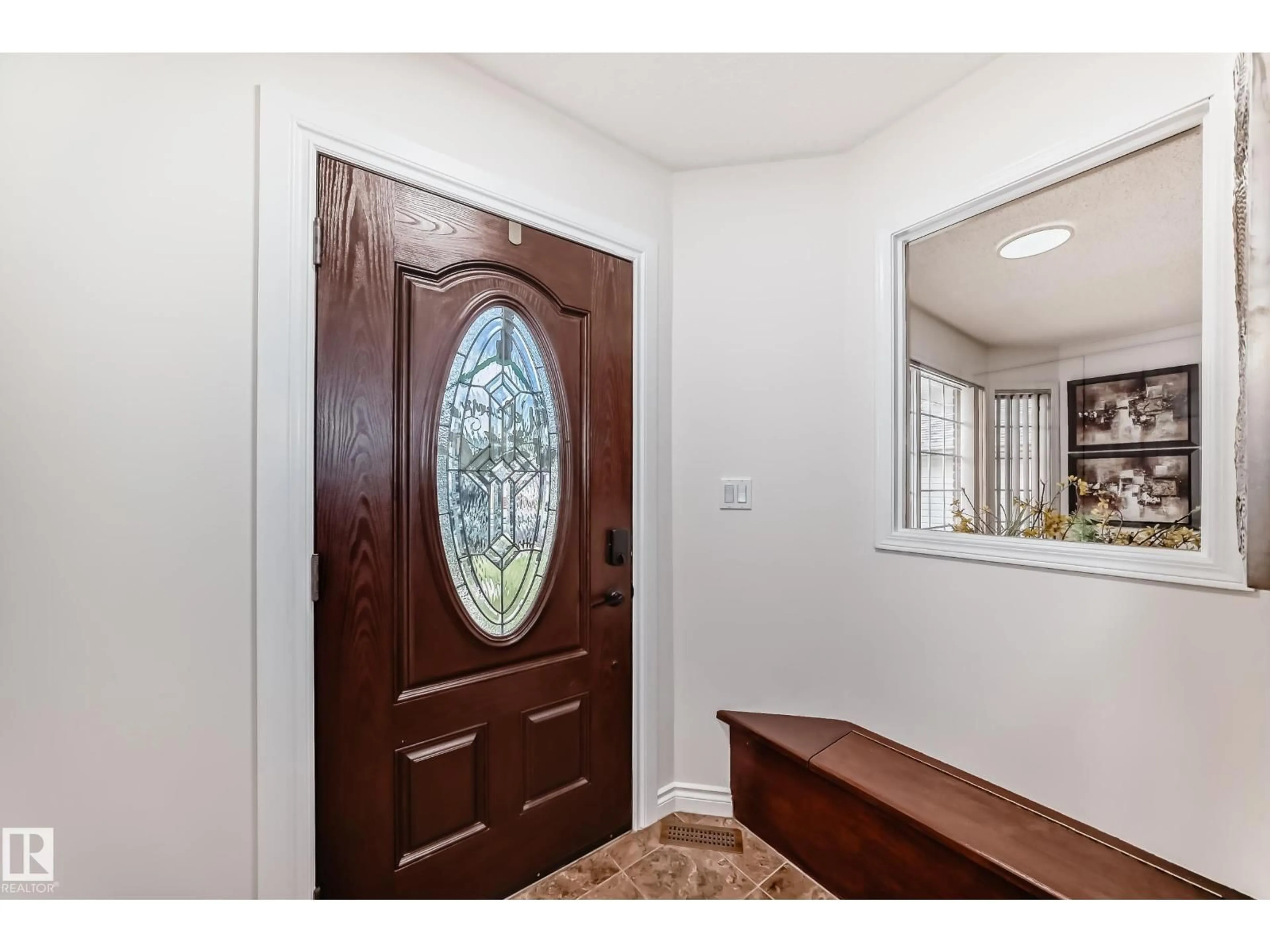 Indoor entryway for 3155 36 AV, Edmonton Alberta T6T1H8