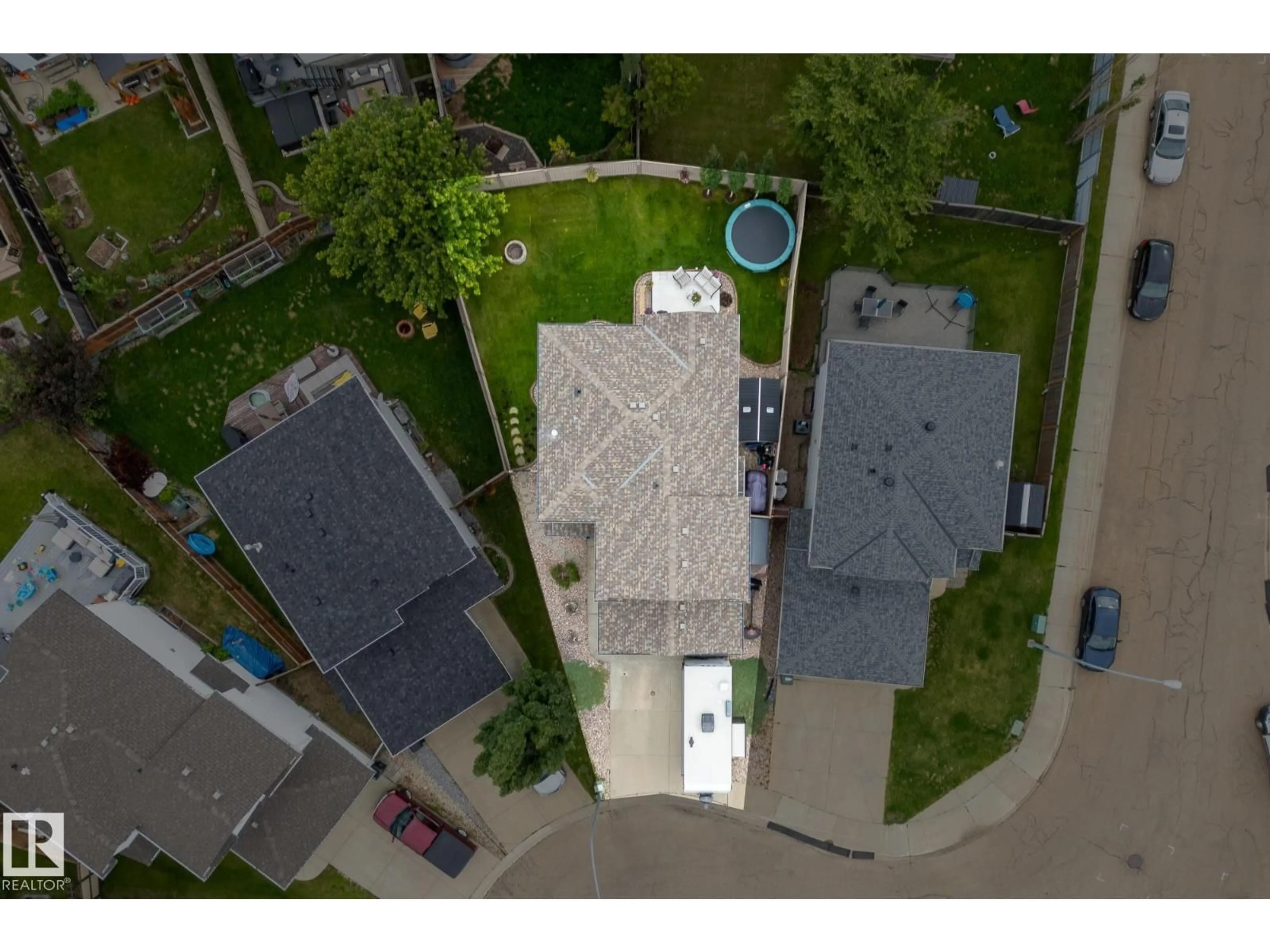 A pic from outside/outdoor area/front of a property/back of a property/a pic from drone, street for 245 FOXBORO TC, Sherwood Park Alberta T8H6C6