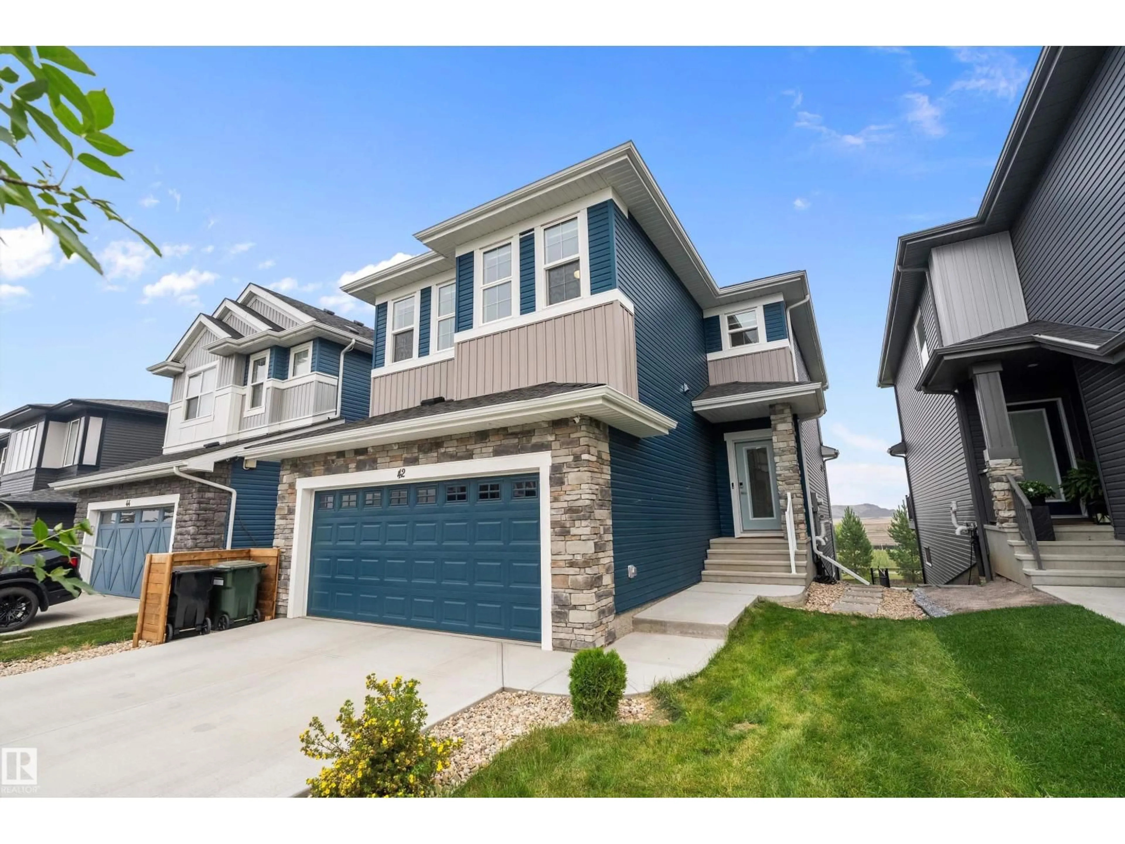 Home with vinyl exterior material, street for 42 PROSPECT PL, Spruce Grove Alberta T7X2W4