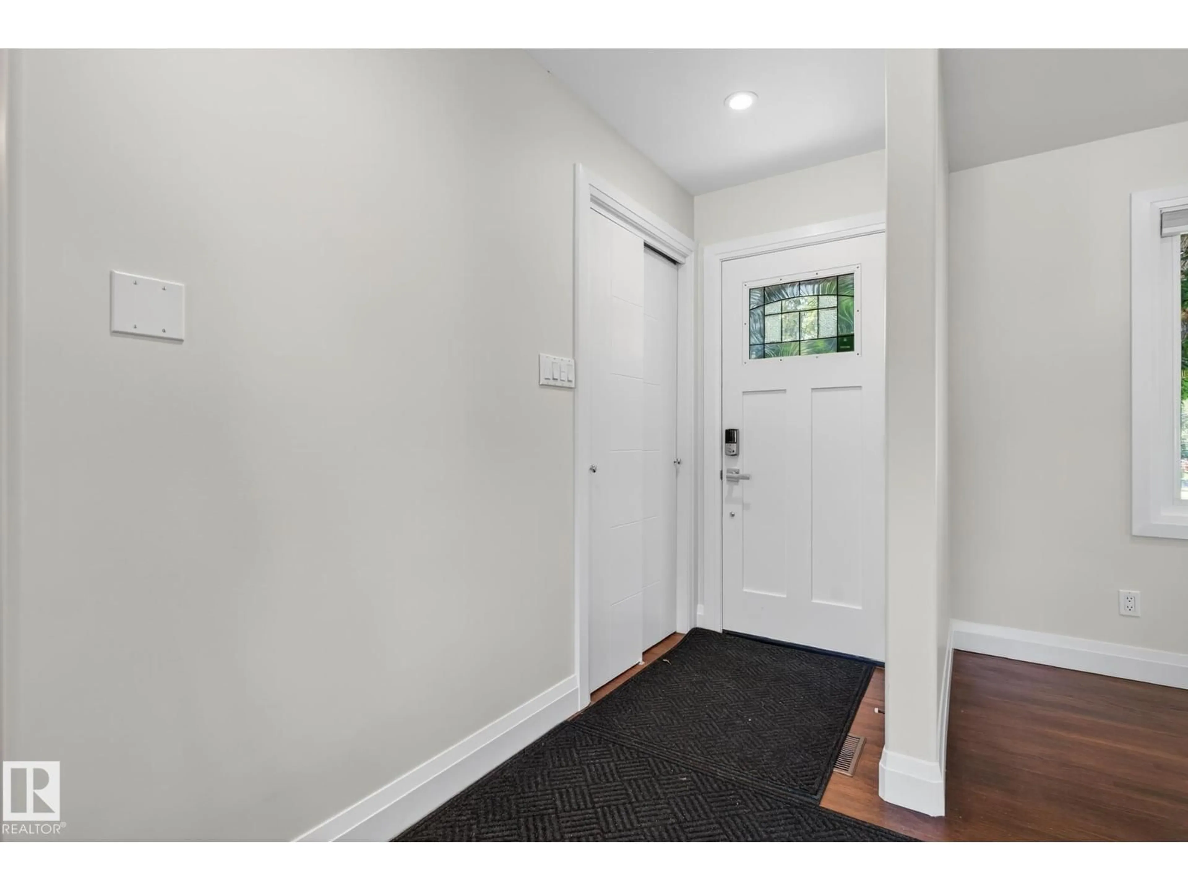 Indoor entryway for NW - 7228 96B AV, Edmonton Alberta T6B1C1