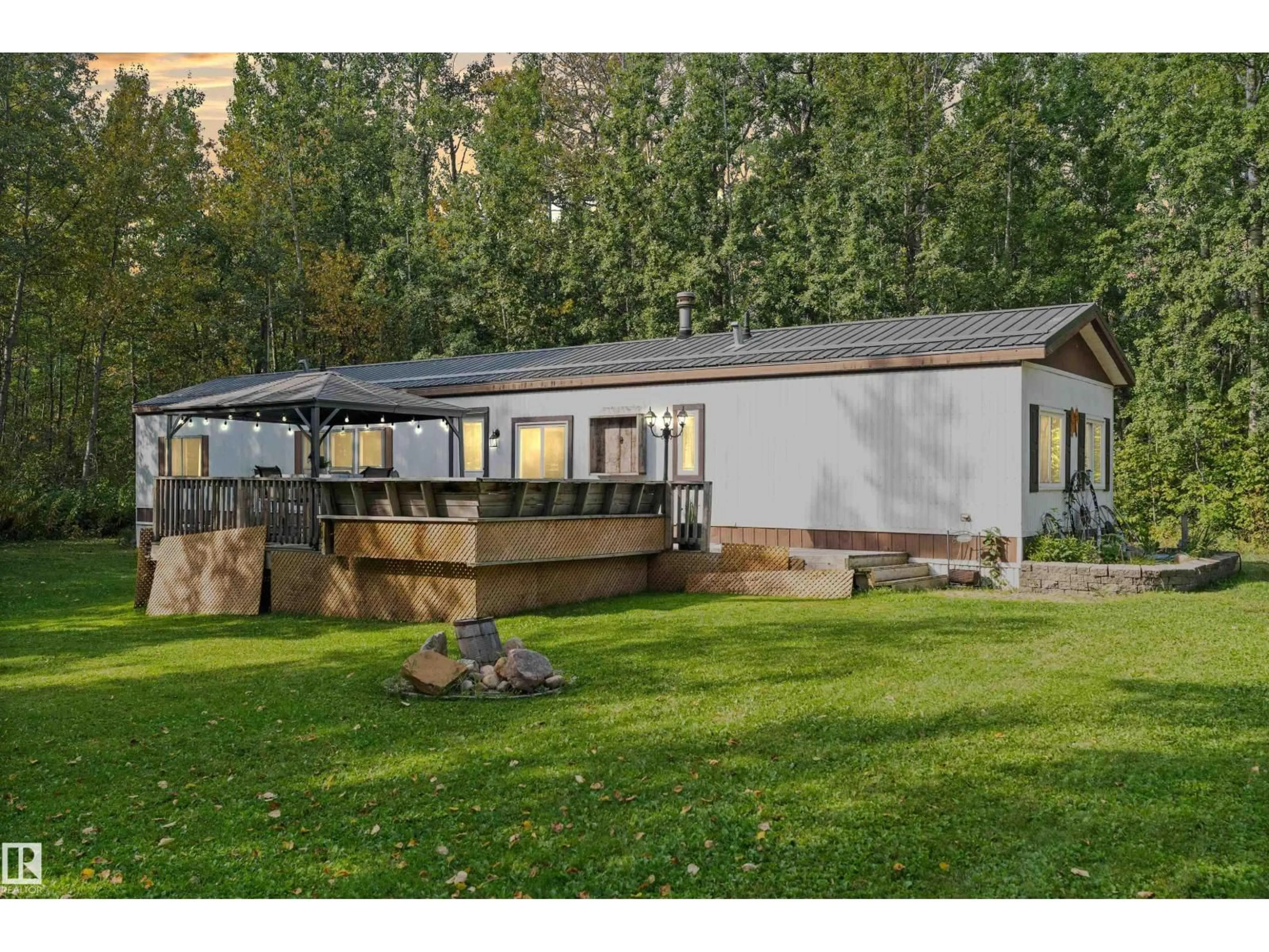 Home with vinyl exterior material, unknown for 53319 - 327 RGE ROAD 31, Rural Parkland County Alberta T7Y0E3