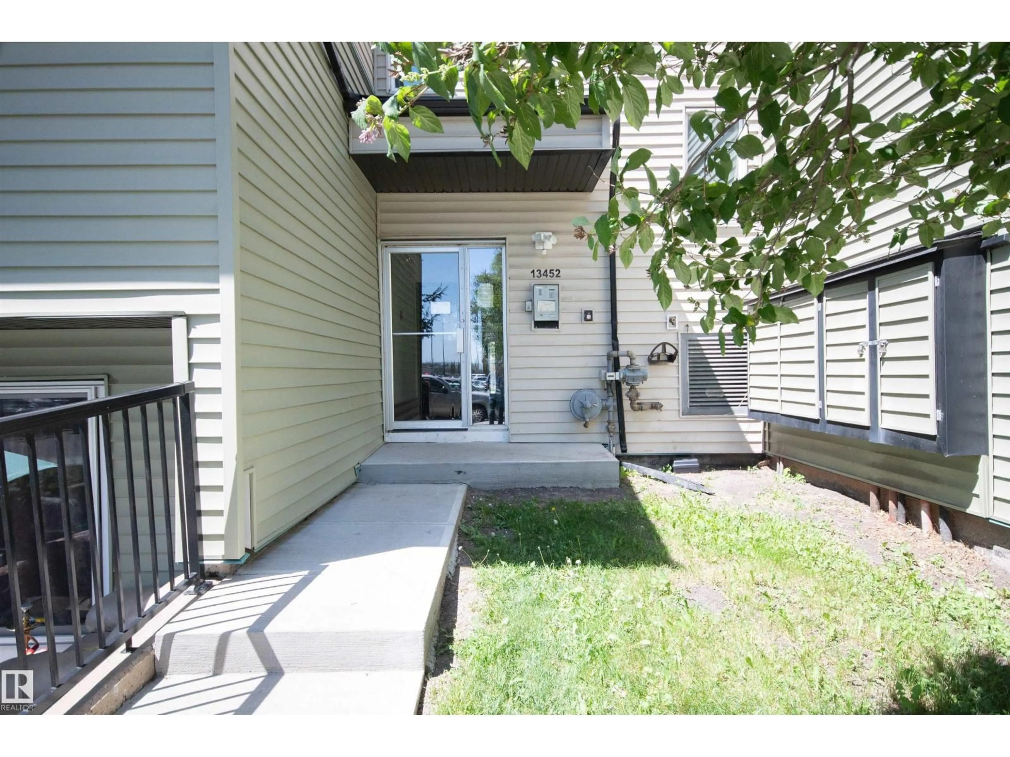 Patio, street for #4 - 13452 FORT RD, Edmonton Alberta T5A1C5