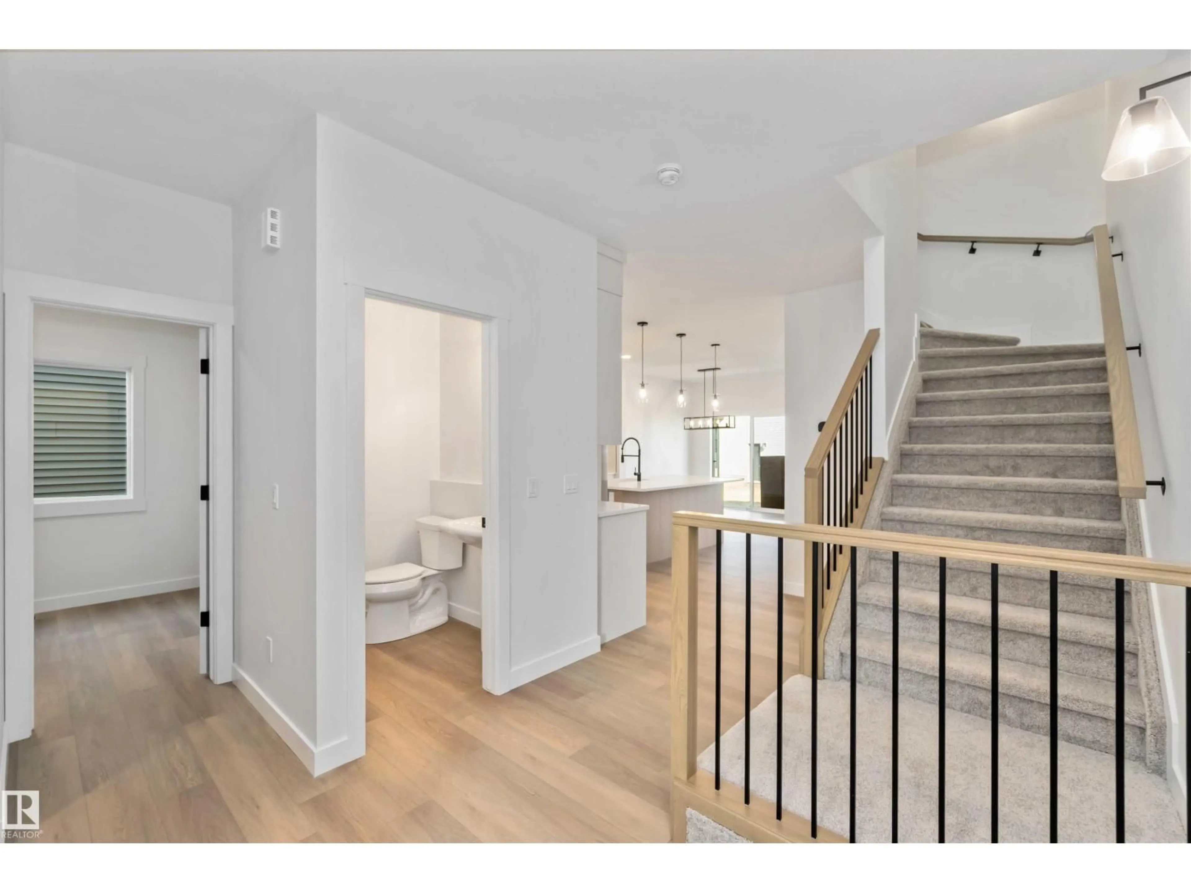 Indoor entryway for 1107 CRISTALL SW, Edmonton Alberta T6W5S8