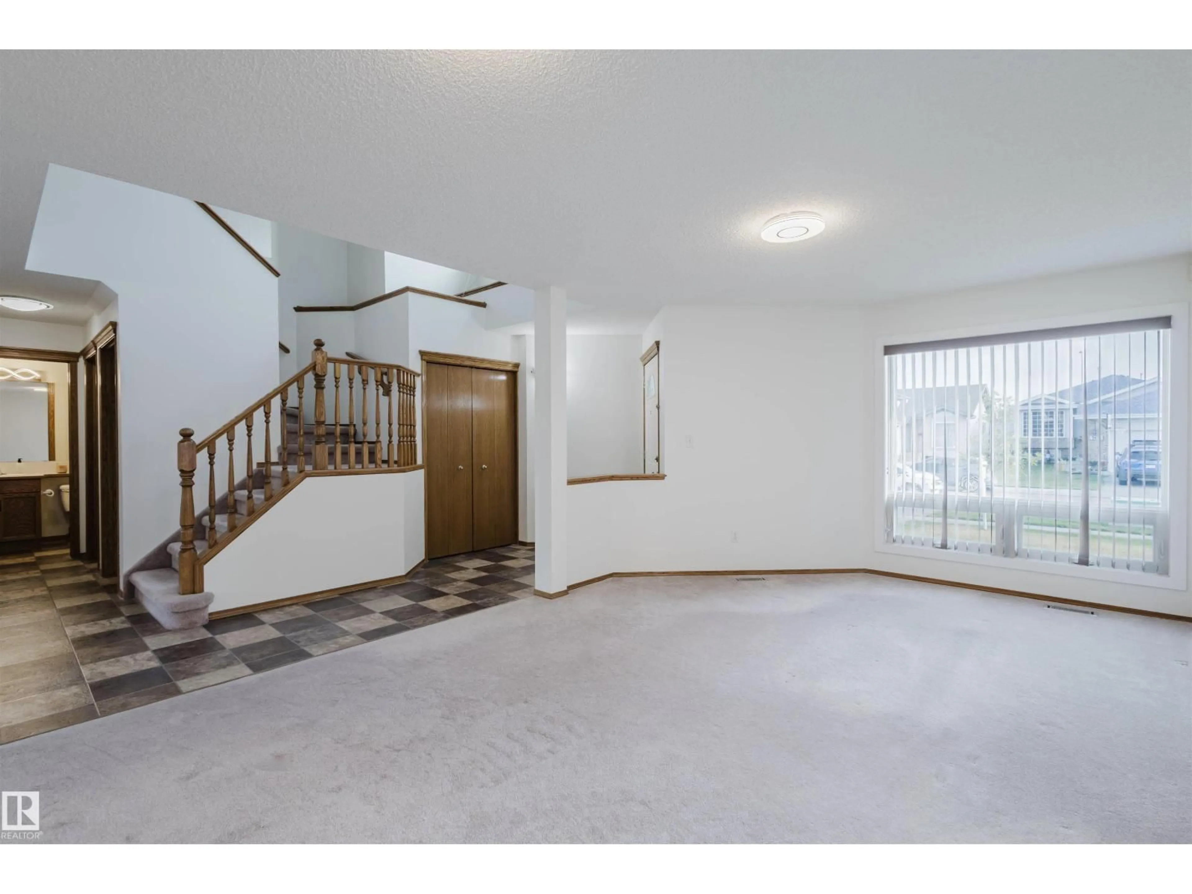 Indoor foyer for 442 KLARVATTEN LAKE WD, Edmonton Alberta T5Z3B9