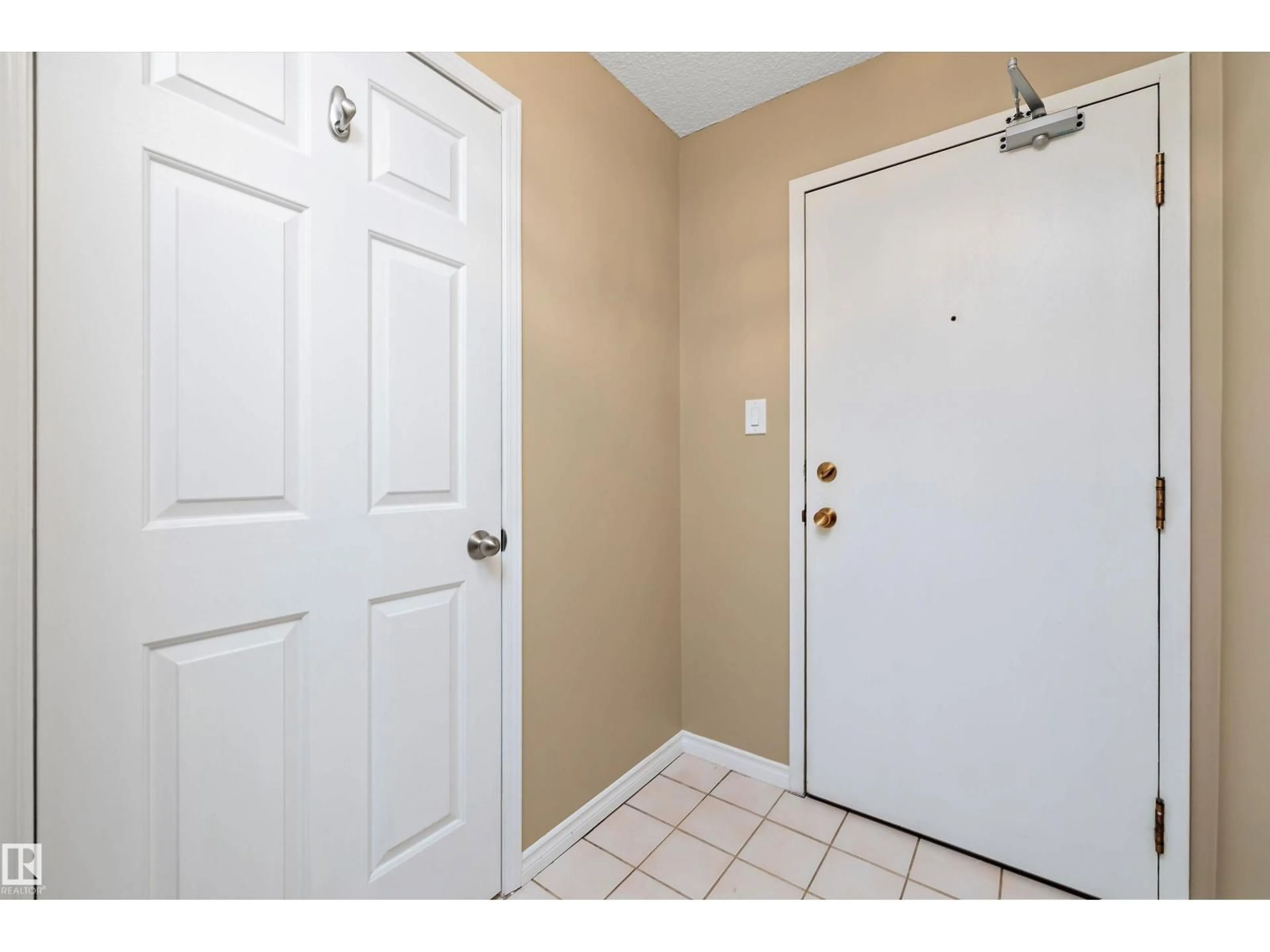 Indoor entryway for #307 - 10171 119 ST, Edmonton Alberta T5K1Z1