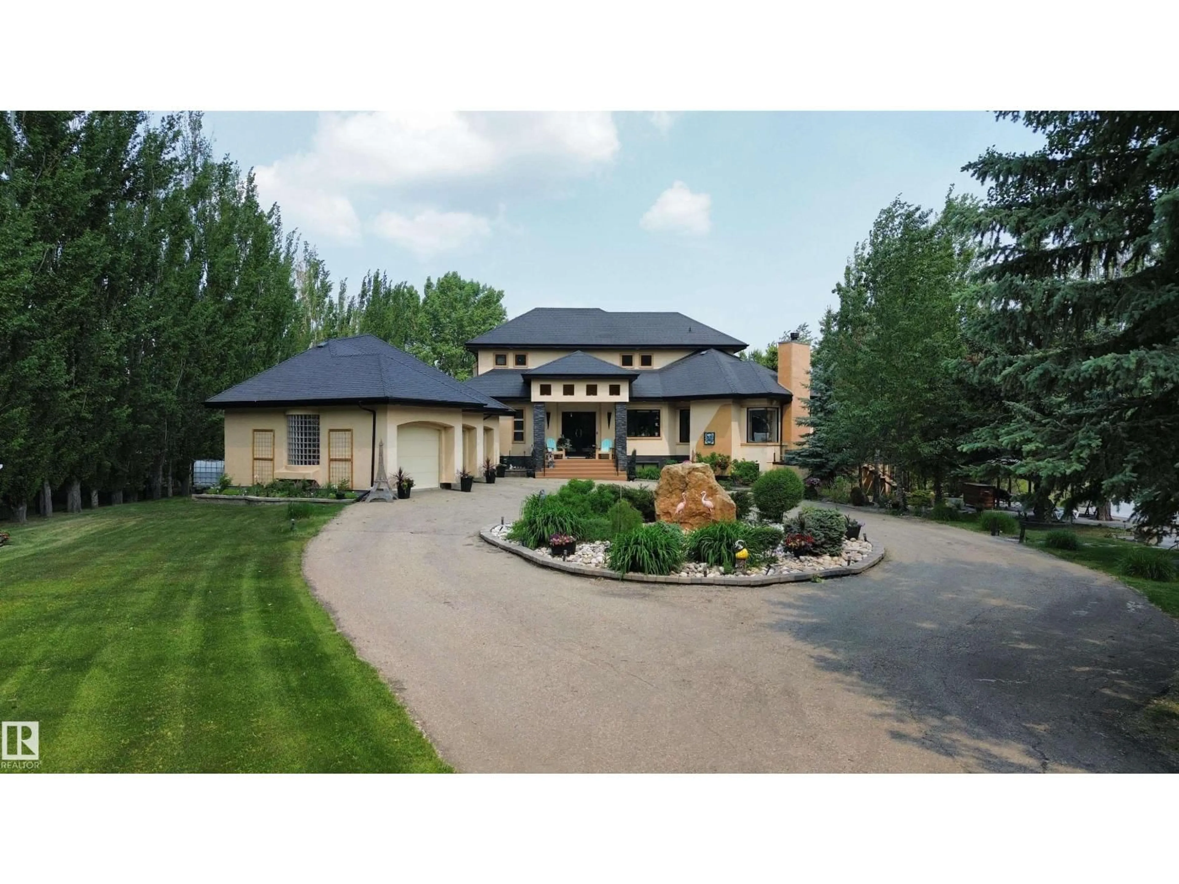 A pic from outside/outdoor area/front of a property/back of a property/a pic from drone, street for SW - 20604 5 AV, Edmonton Alberta T6M2P4