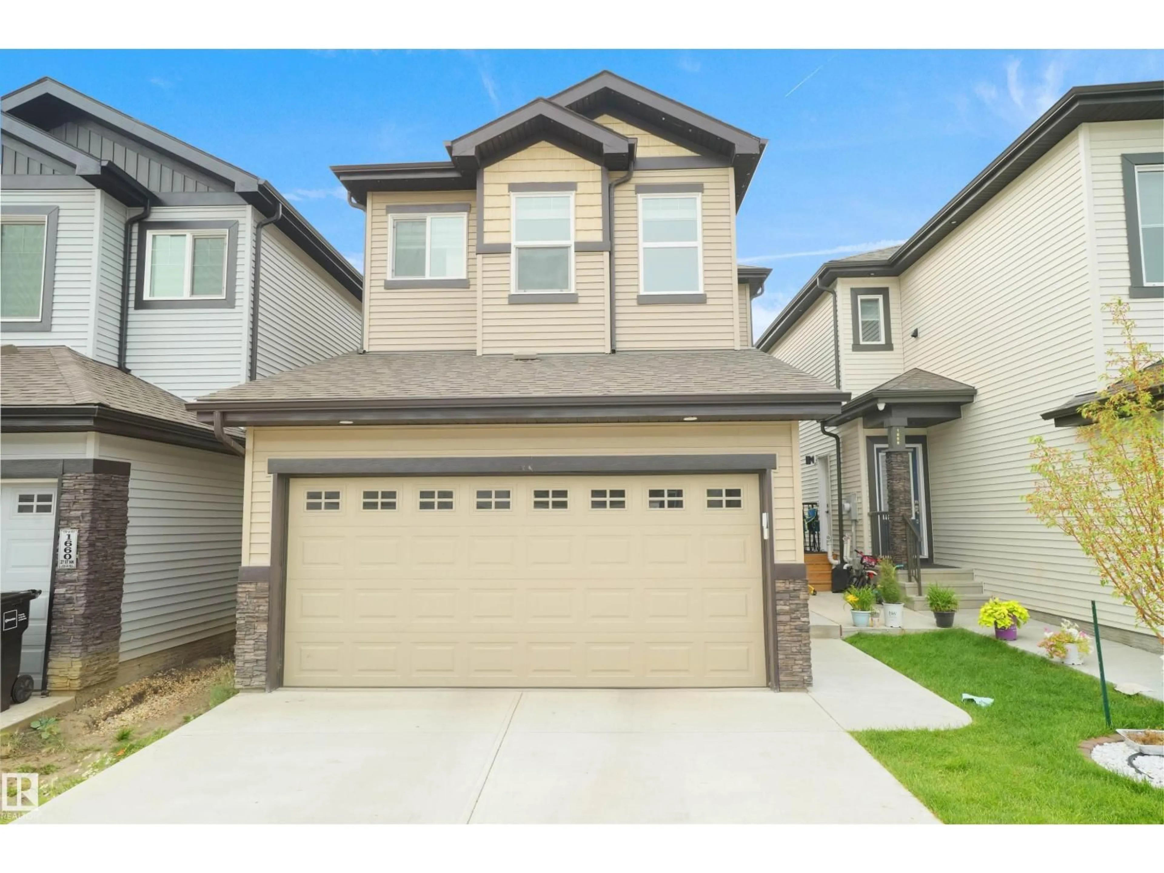 Home with vinyl exterior material, street for NW - 1664 27 ST, Edmonton Alberta T6T2T8
