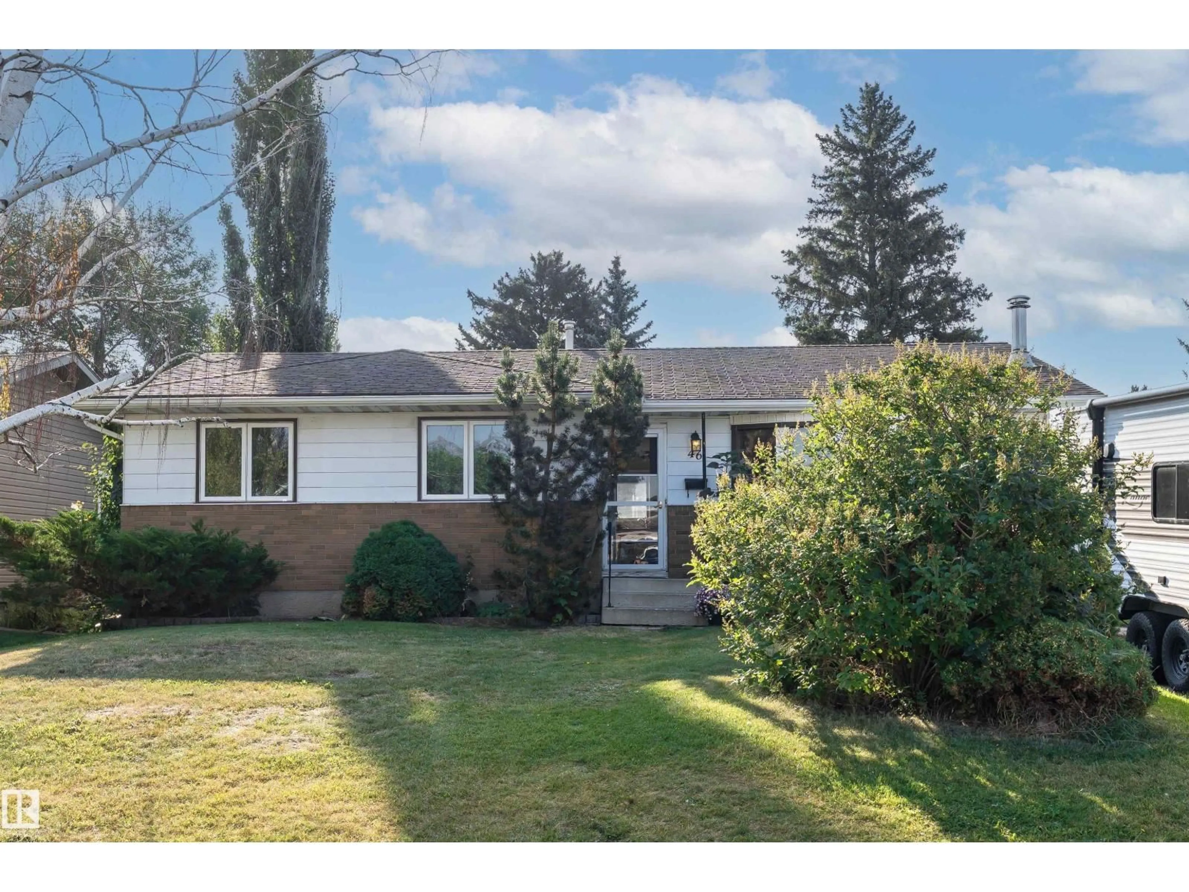 Home with vinyl exterior material, street for 46 GRAHAM RD, Sherwood Park Alberta T8A3L8