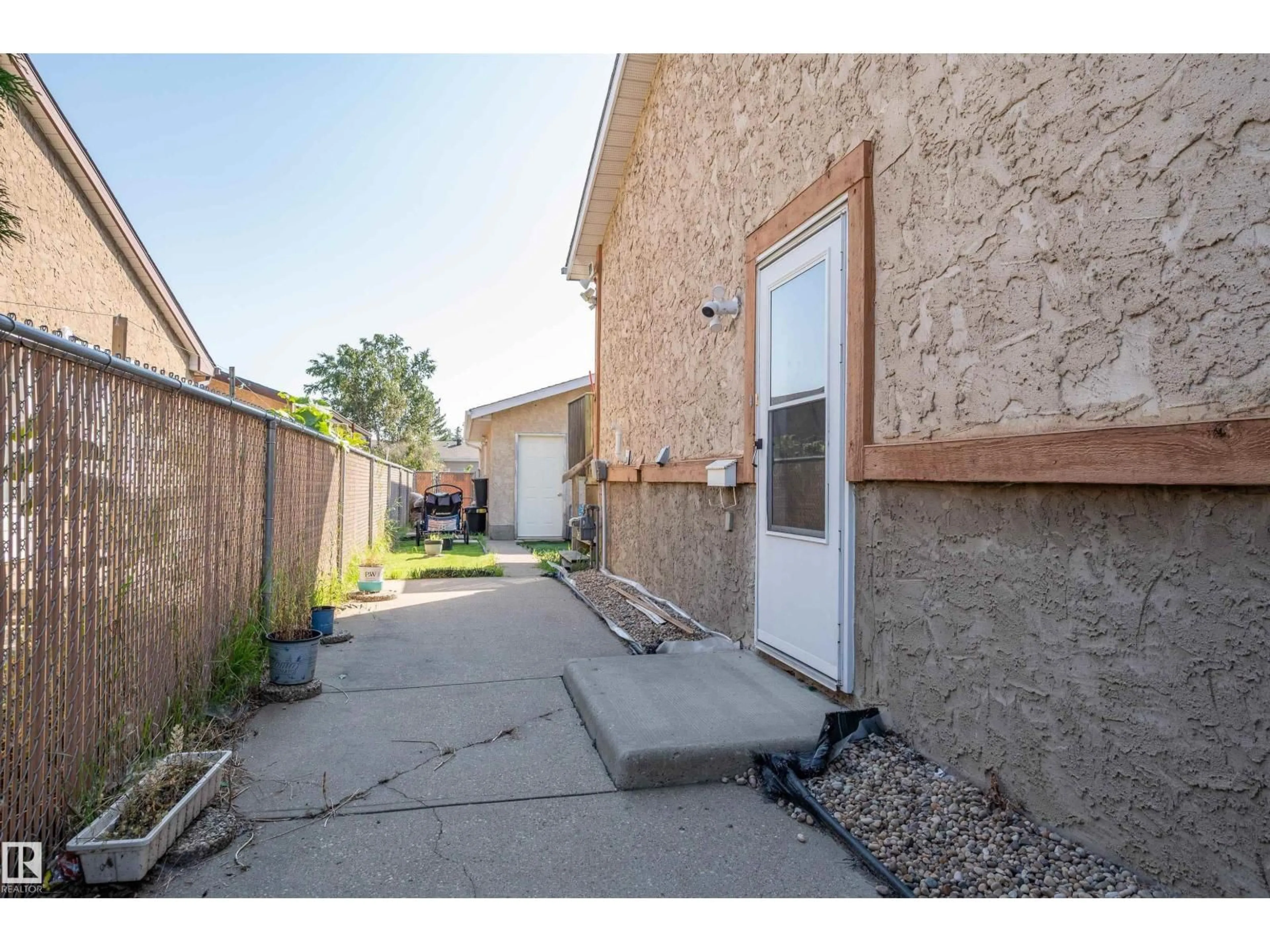 Unknown for 3011 139 AV NW, Edmonton Alberta T5Y1M1