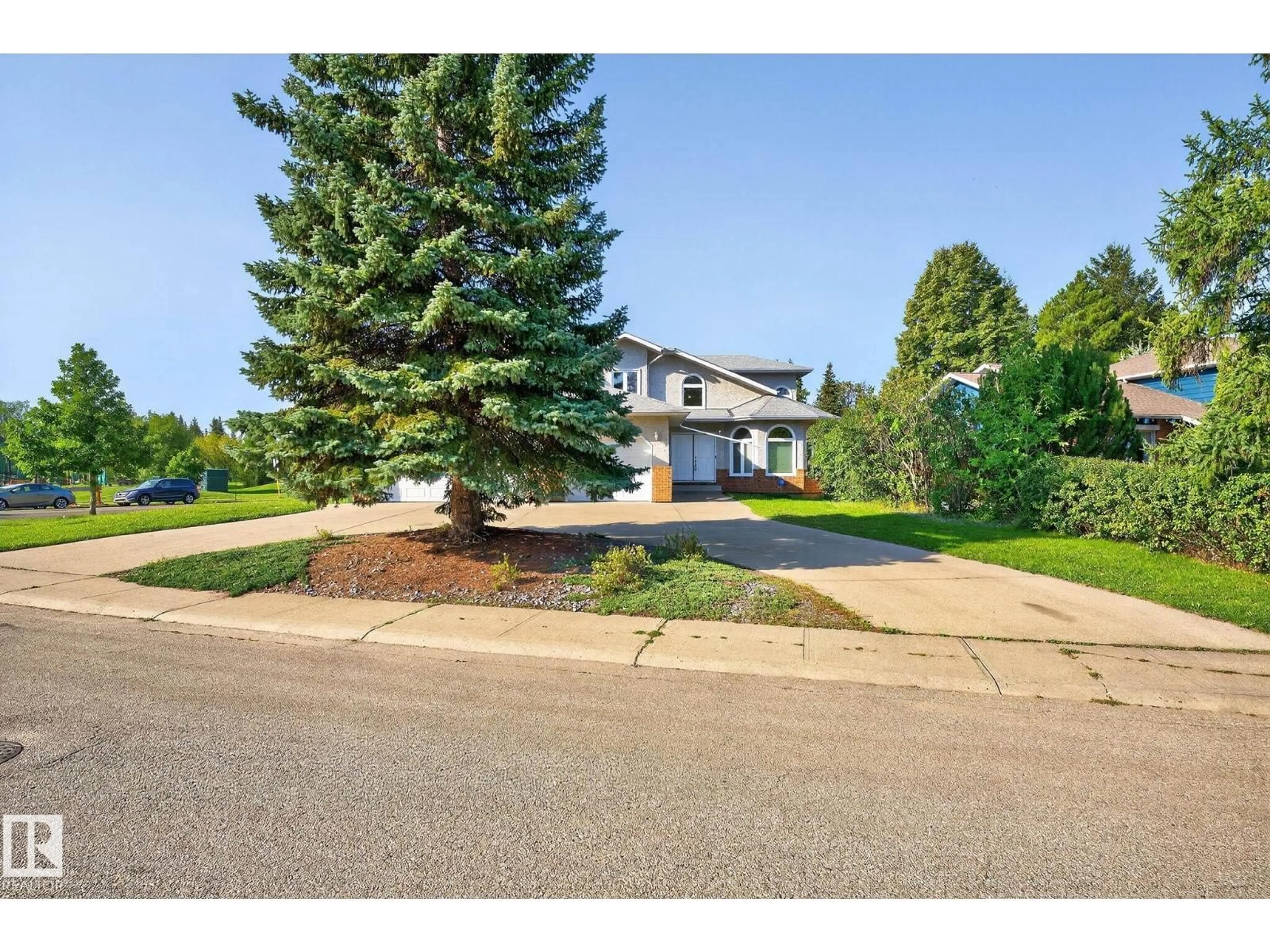 A pic from outside/outdoor area/front of a property/back of a property/a pic from drone, street for 520 WOLF WILLOW RD, Edmonton Alberta T5T1E4