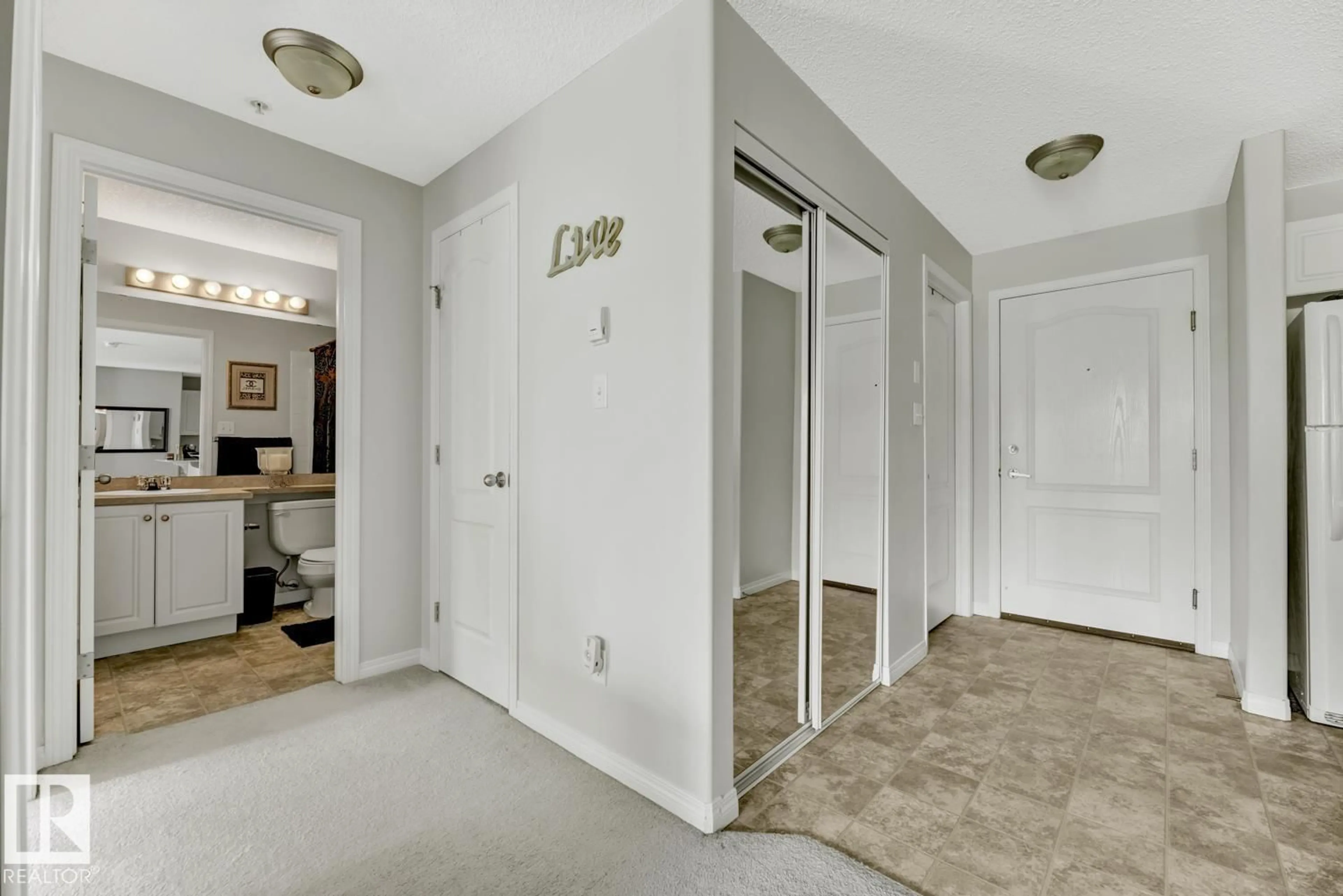 Indoor entryway for #229 - 1520 HAMMOND GA, Edmonton Alberta T6M0J4