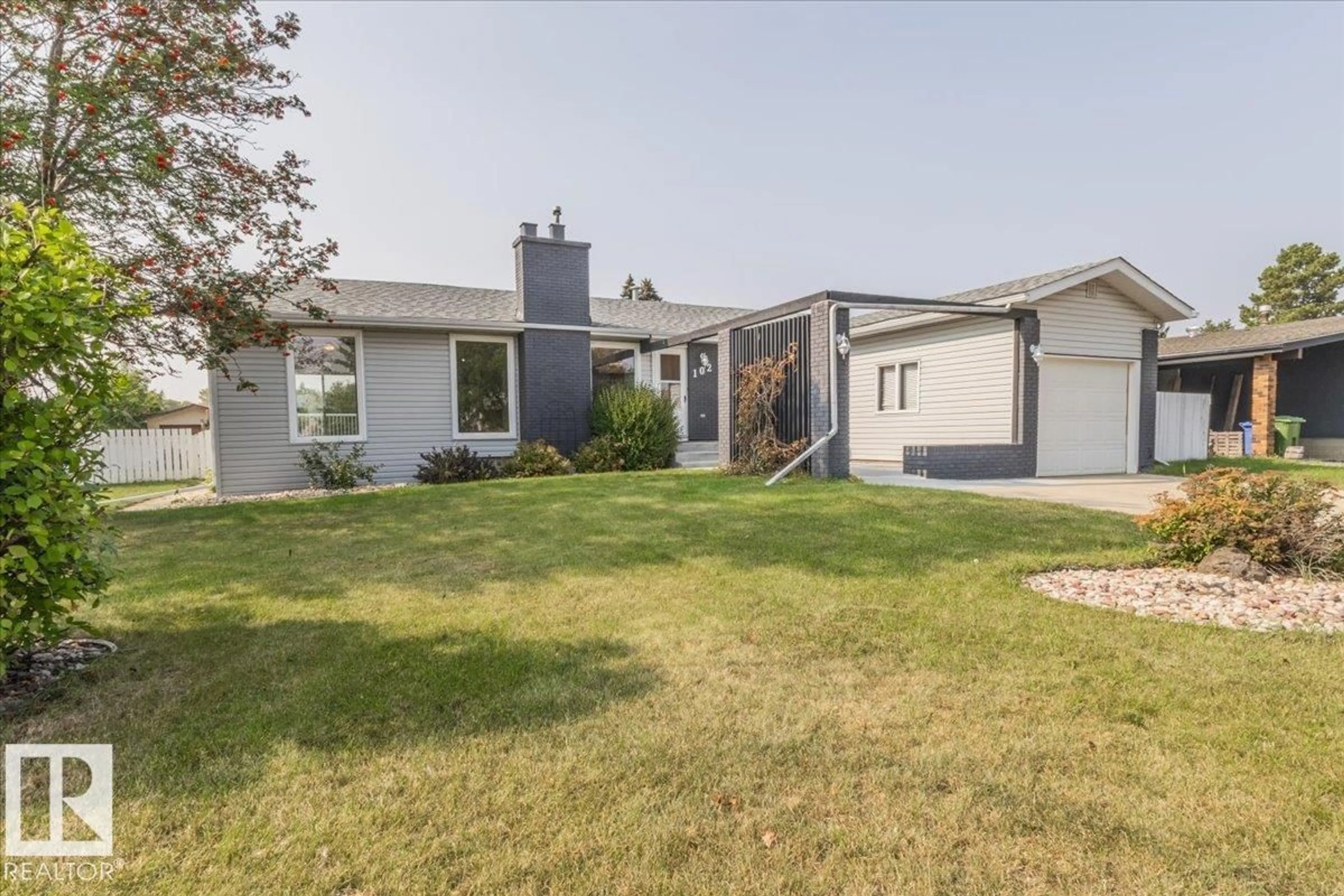 Home with vinyl exterior material, unknown for 102 MAPLE CR, Wetaskiwin Alberta T9A2E4