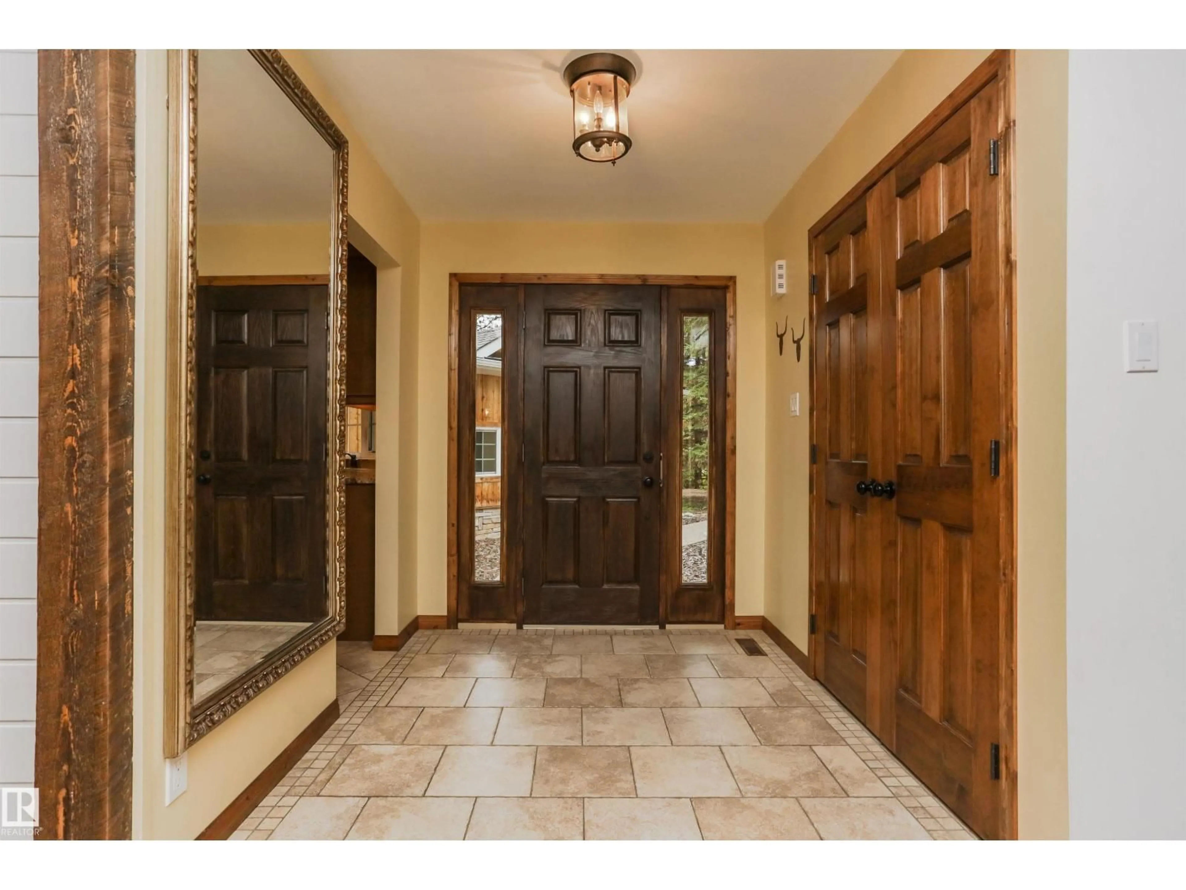 Indoor entryway for 70 50450 RGE ROAD 233, Rural Leduc County Alberta T4X0L4