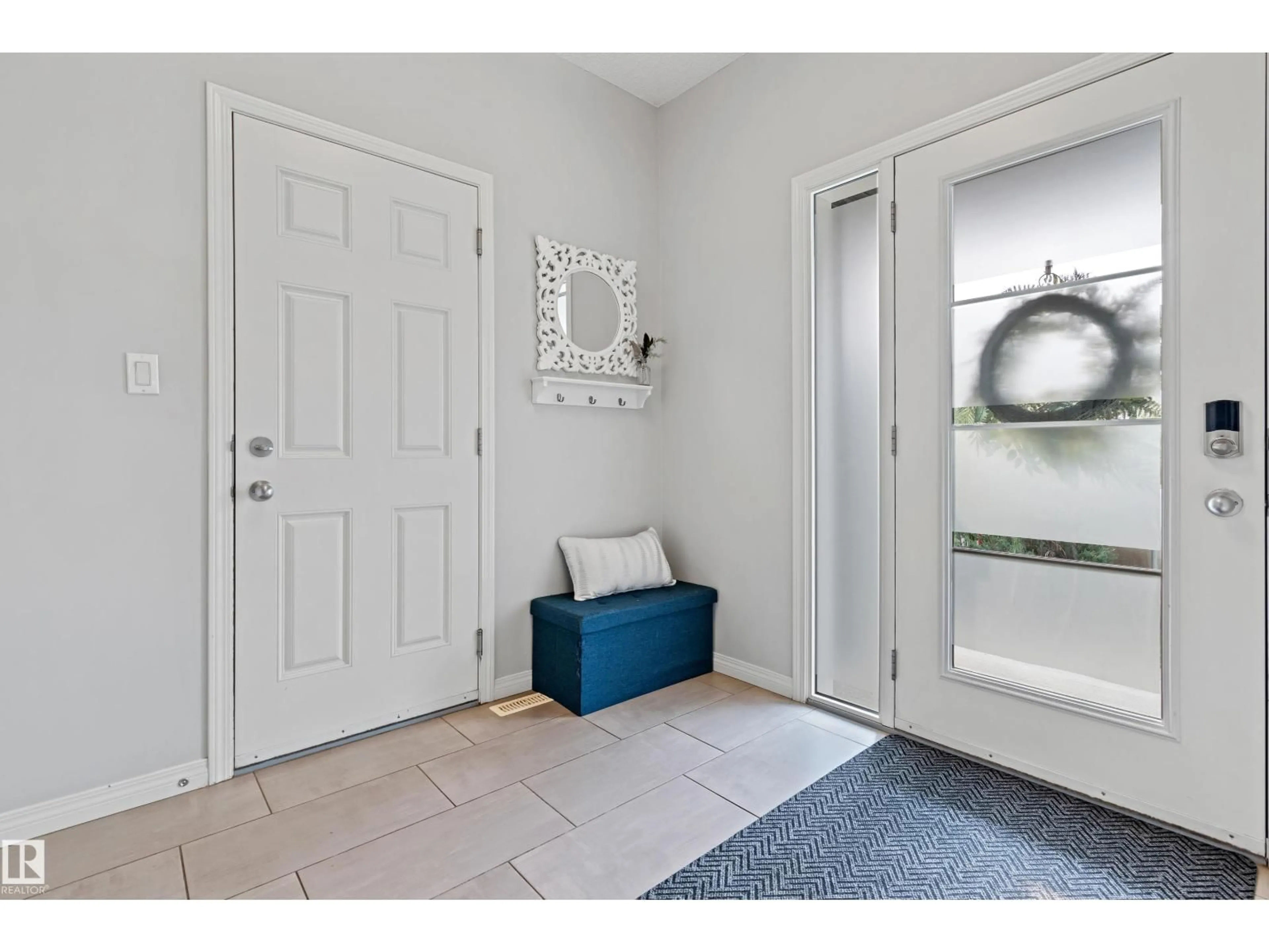 Indoor entryway for SW - 2004 PRICE LD, Edmonton Alberta T6W3P9