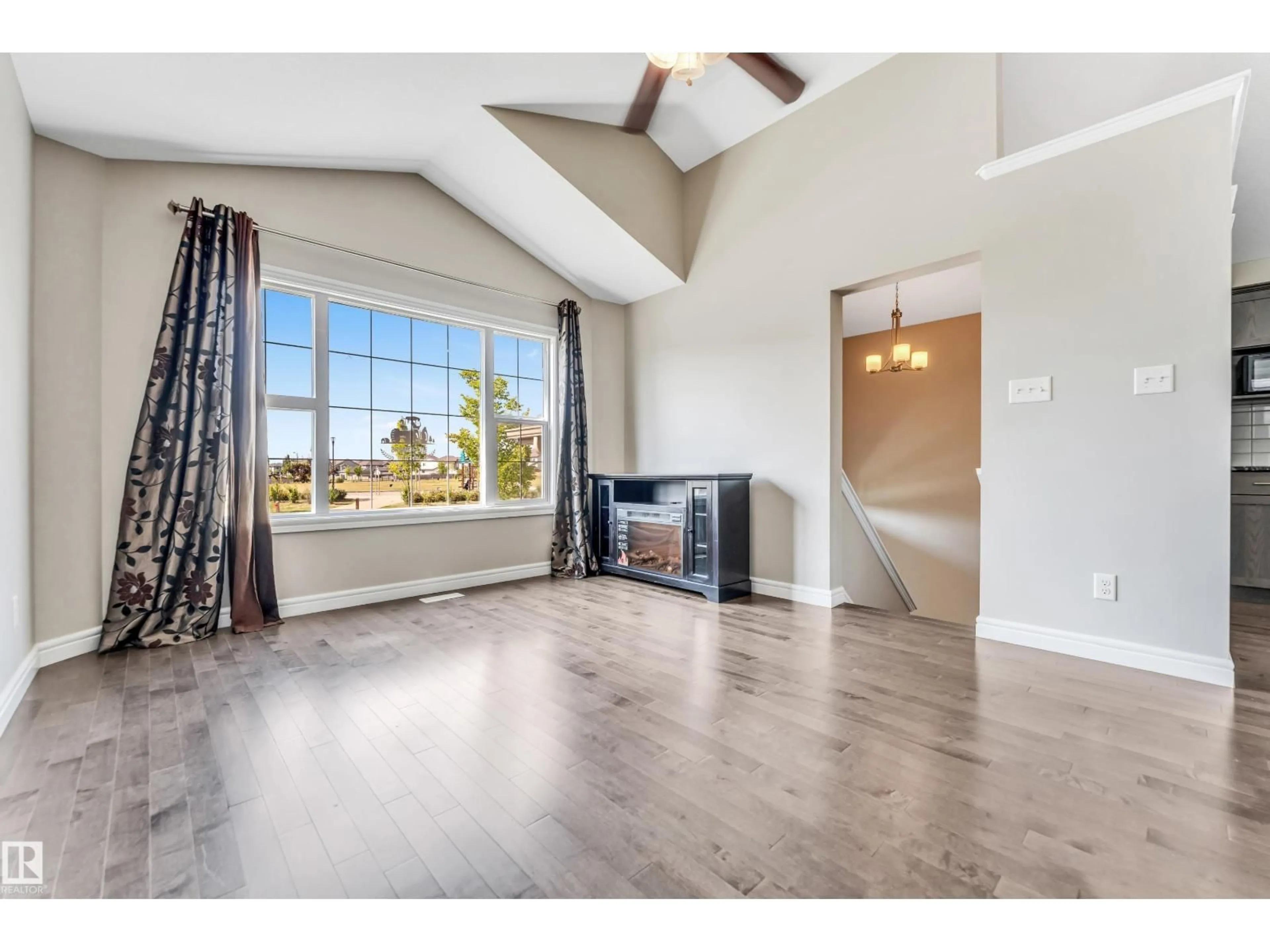 A pic of a room for 2627 12 ST, Edmonton Alberta T6T0V9