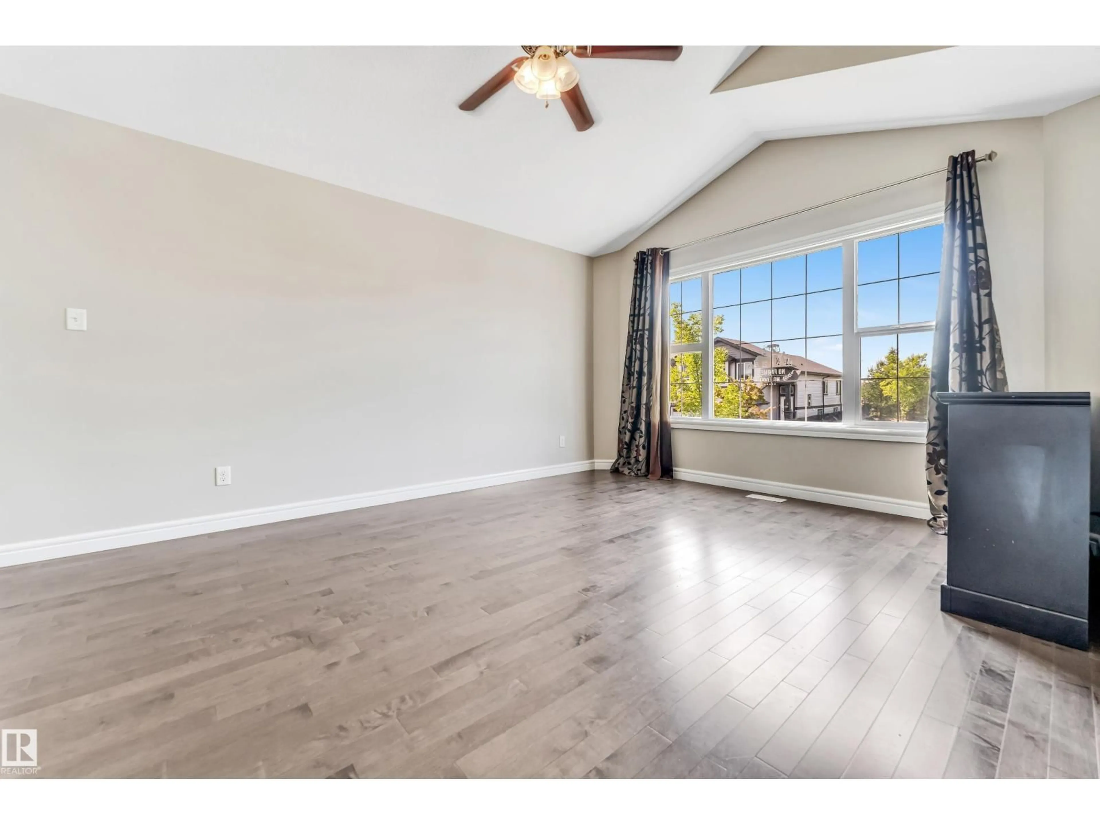 A pic of a room for 2627 12 ST, Edmonton Alberta T6T0V9