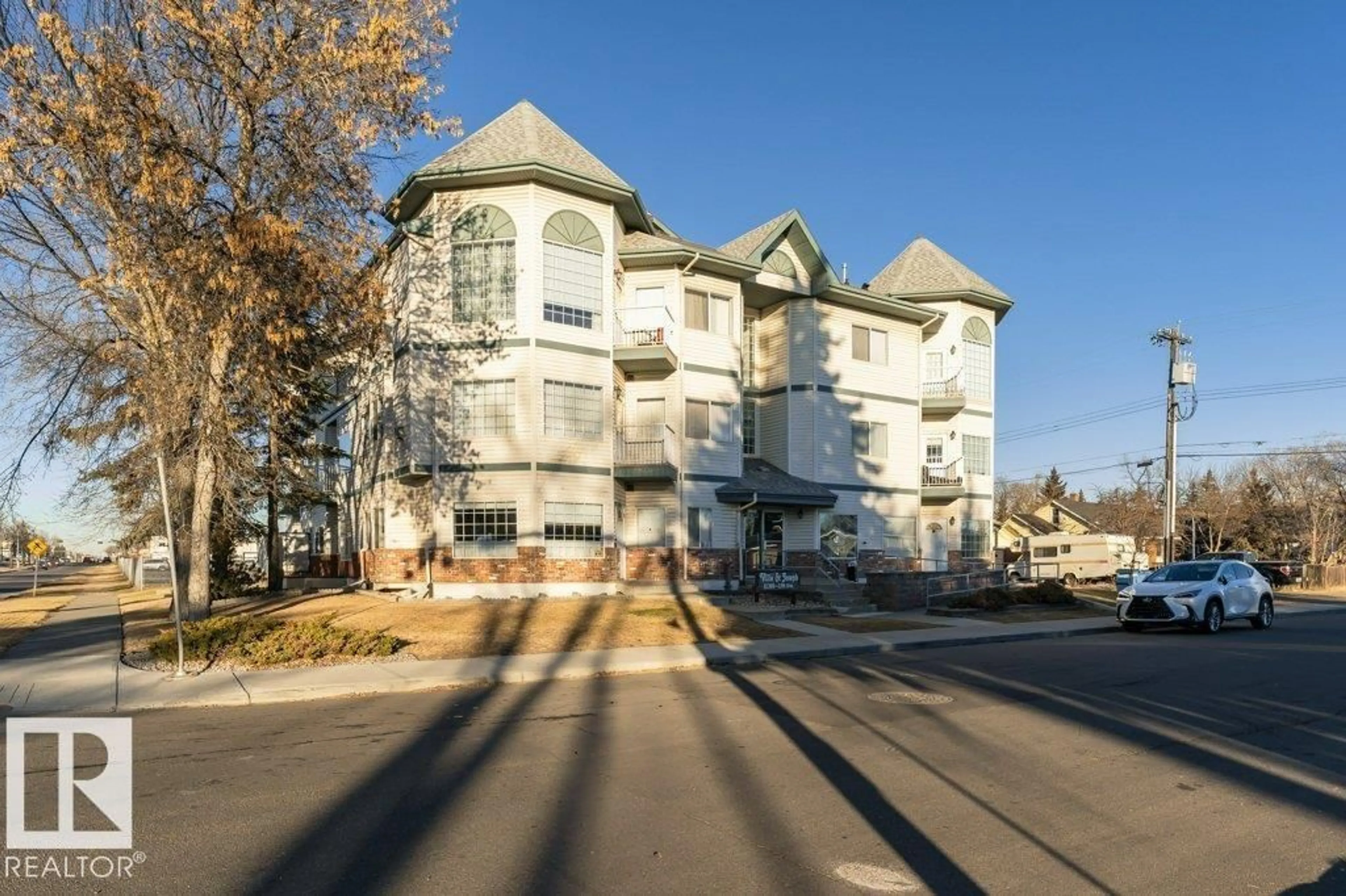 Unknown for 205 - 11308 130 AV, Edmonton Alberta T5E6L2