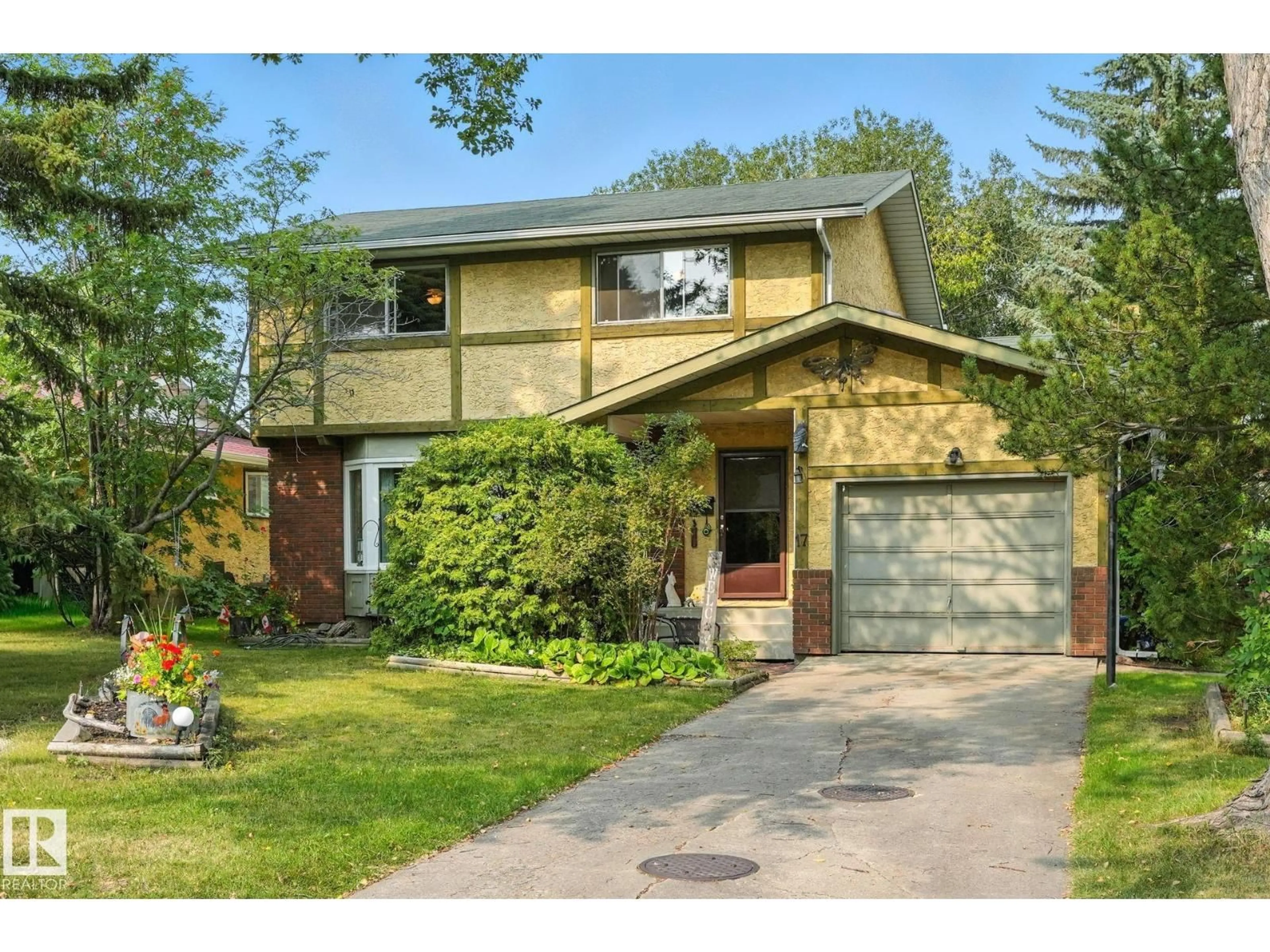 Home with vinyl exterior material, street for 17 MARION DR, Sherwood Park Alberta T8A2G8