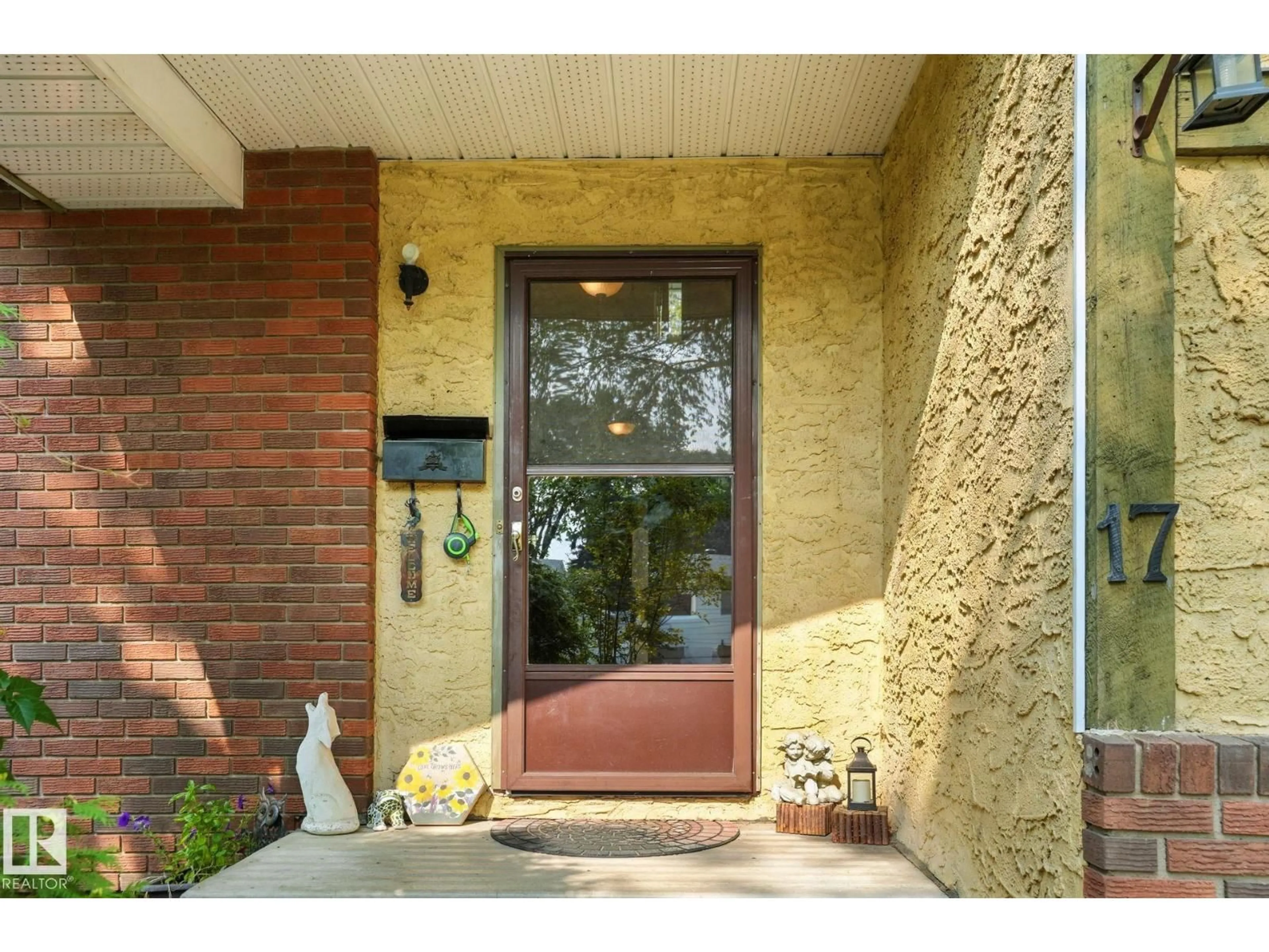 Indoor entryway for 17 MARION DR, Sherwood Park Alberta T8A2G8