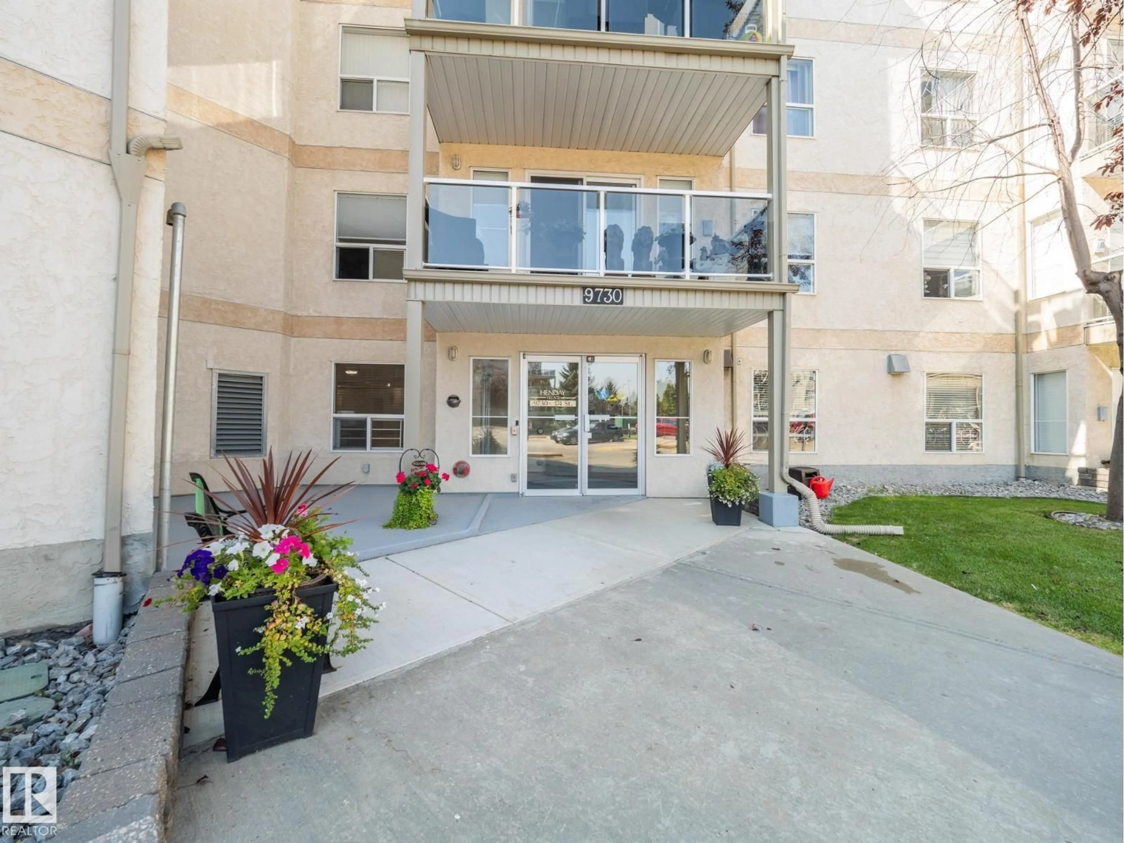 Indoor foyer for #218 - 9730 174 ST, Edmonton Alberta T5T6J4