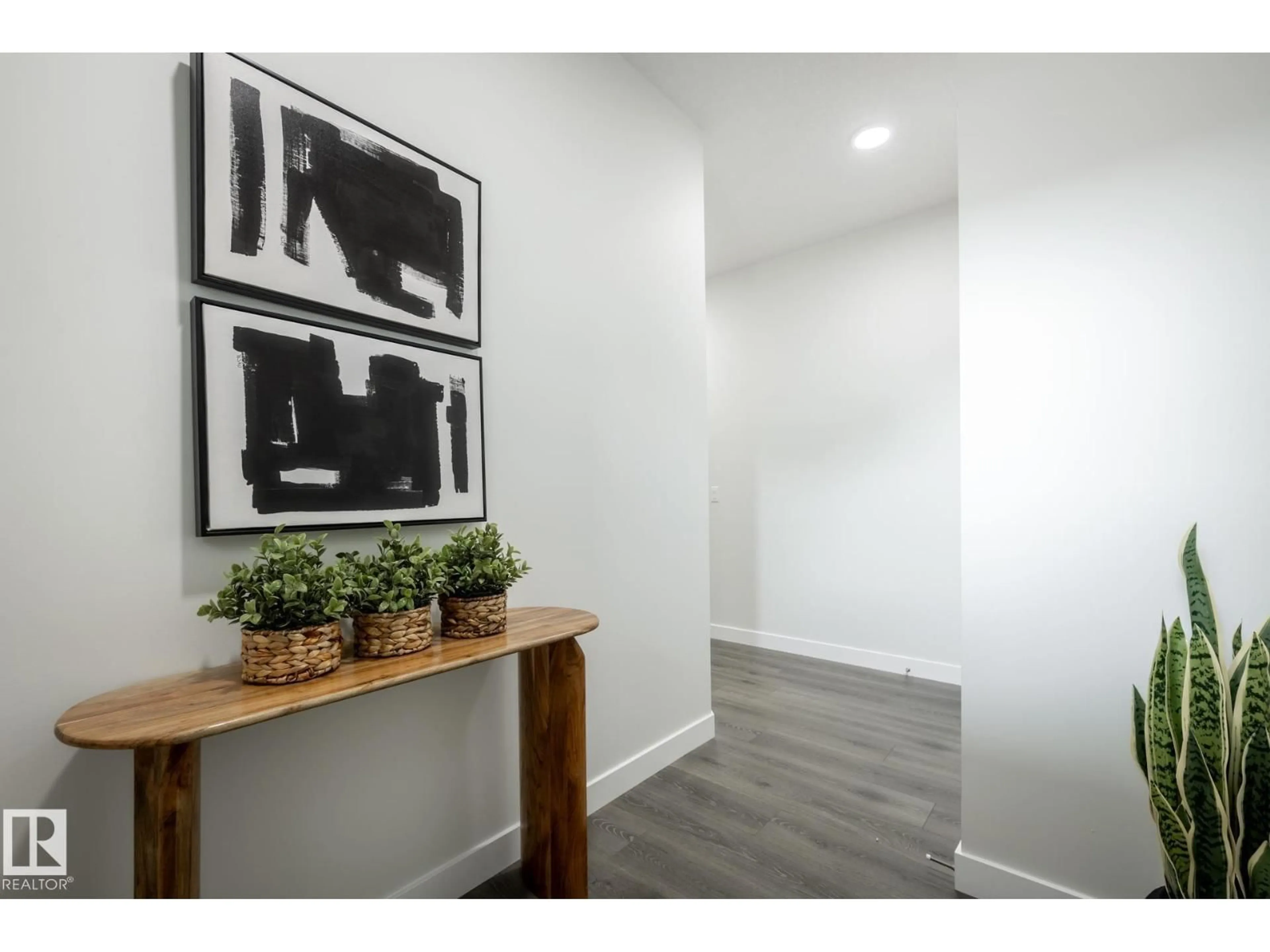 Indoor entryway for 2639 5 AV, Edmonton Alberta T6X3H9