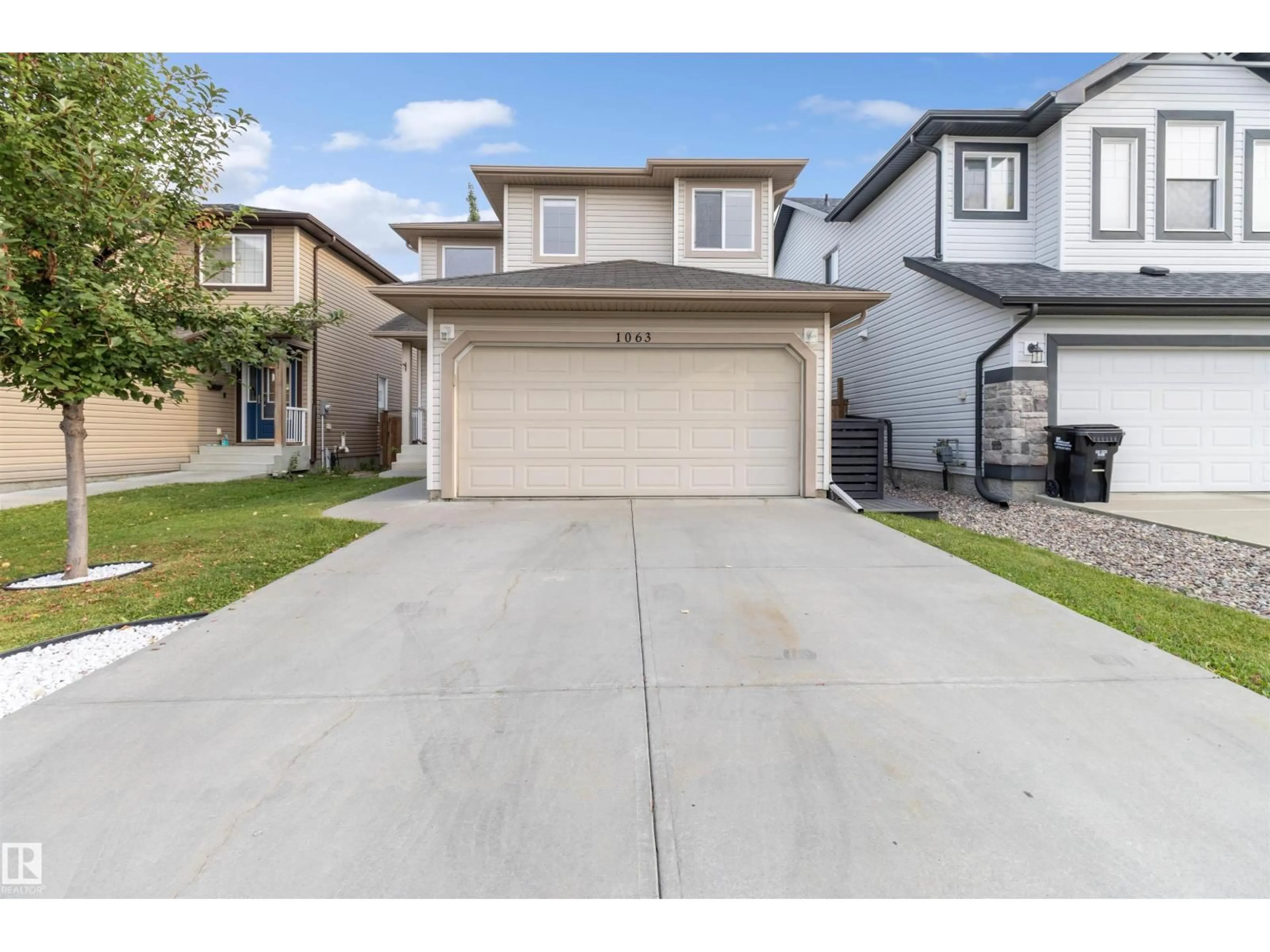 A pic from outside/outdoor area/front of a property/back of a property/a pic from drone, street for 1063 FOXWOOD CR, Sherwood Park Alberta T8A4Y9