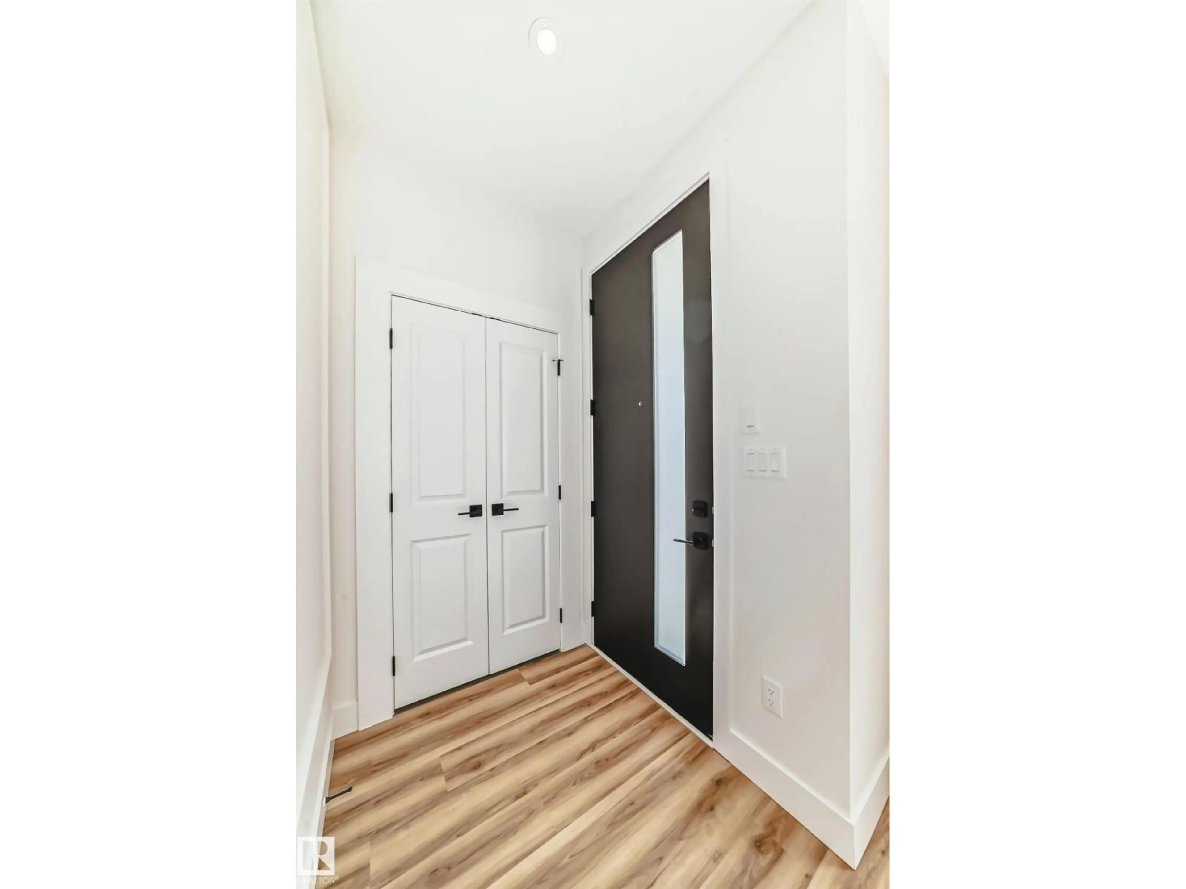 Indoor entryway for 3520 42 AV, Beaumont Alberta T4X3B3