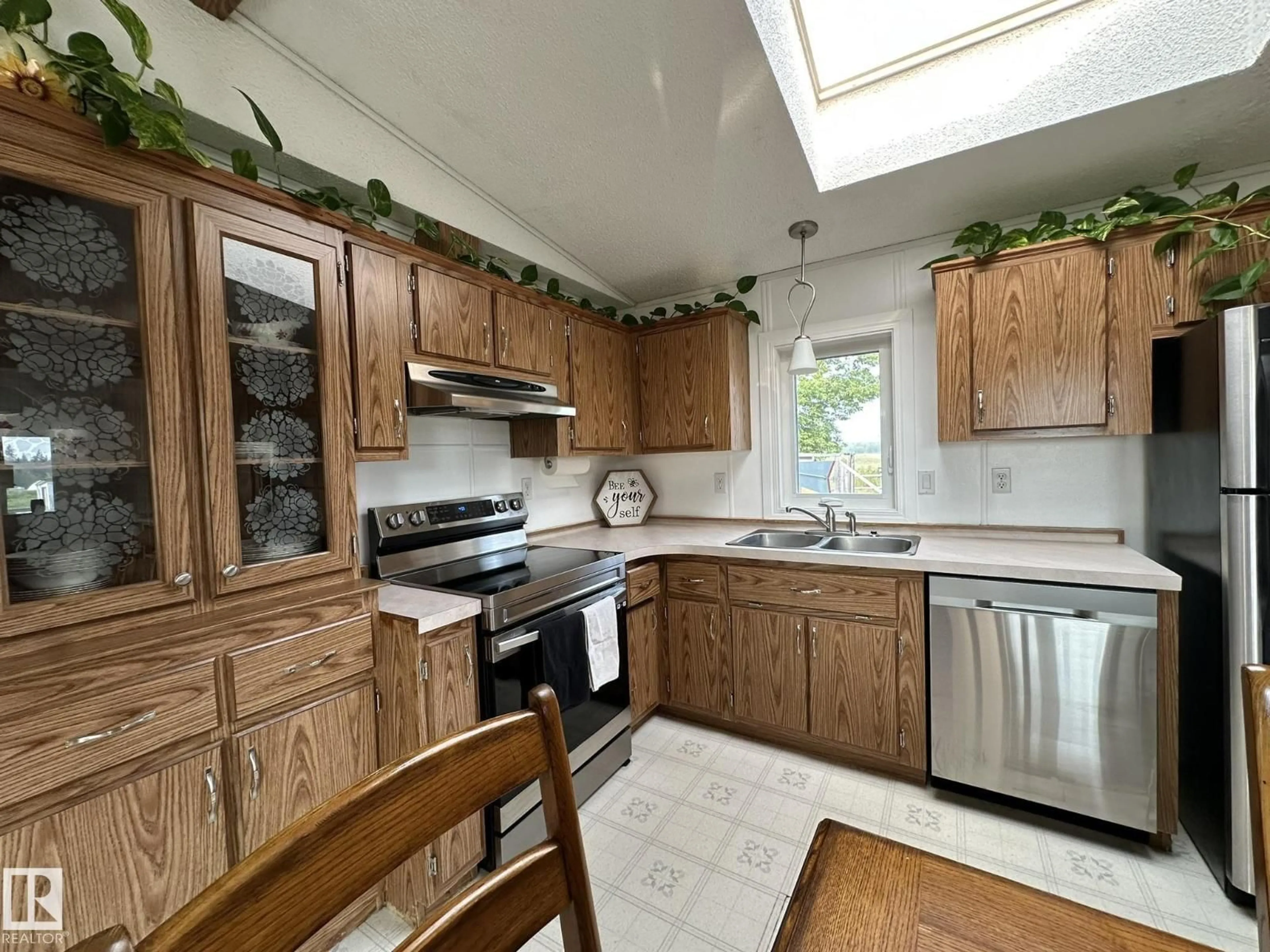 Standard kitchen, unknown for 59413 RANGE 163 RD, Rural Smoky Lake County Alberta T0A3C0