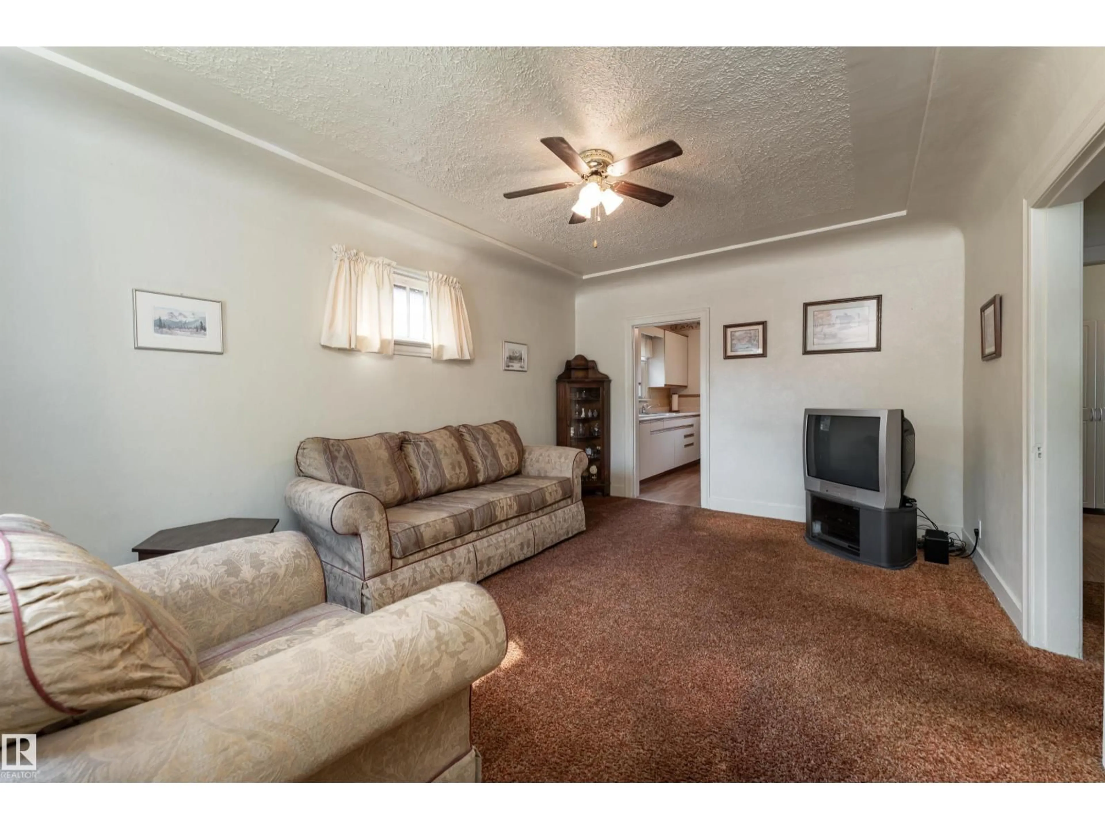 Living room with furniture, carpet floor for NW - 11438 65 ST, Edmonton Alberta T5W4K8