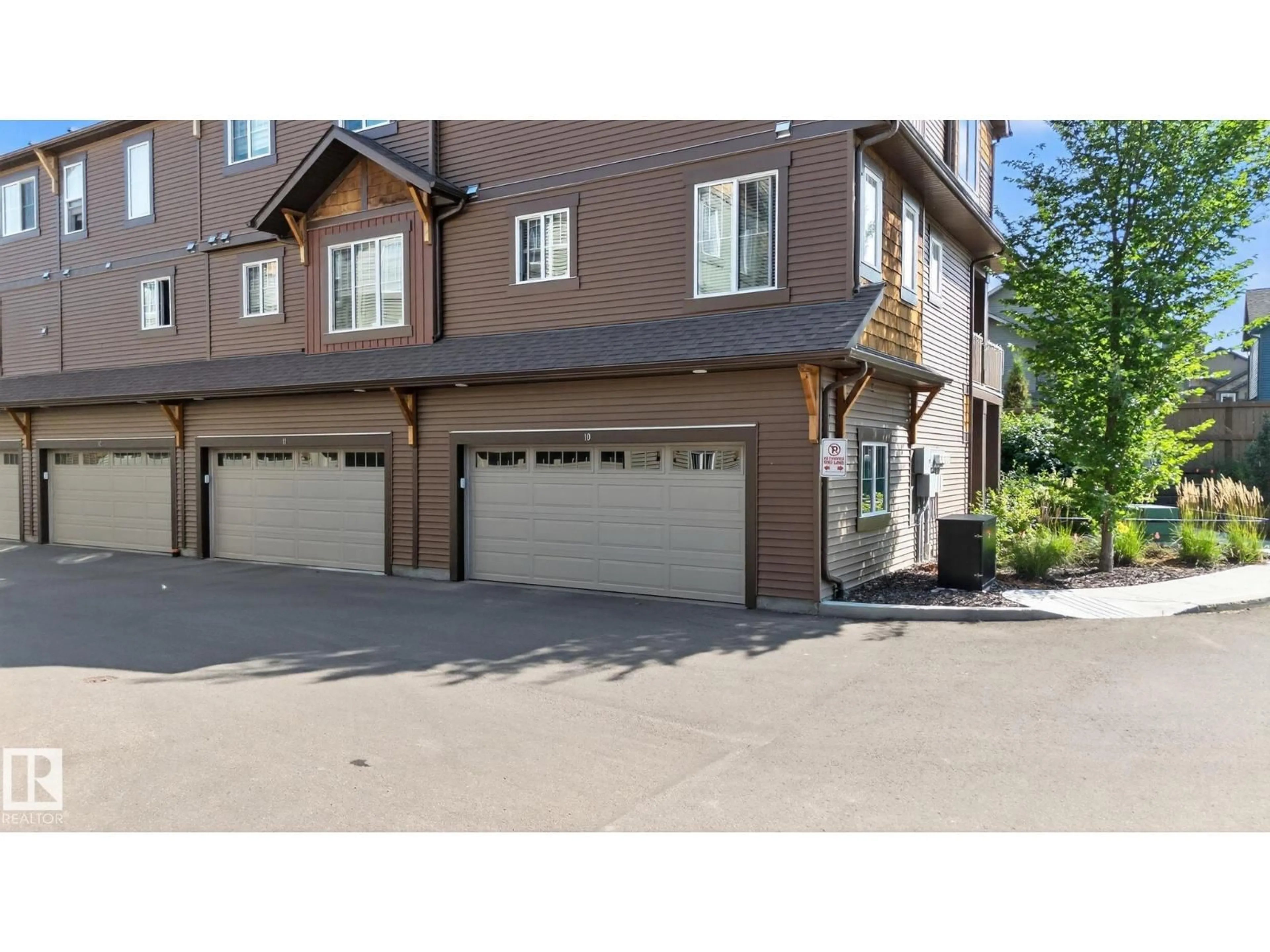 Indoor garage for 10 - 1005 GRAYDON HILL BV, Edmonton Alberta T6W3J5
