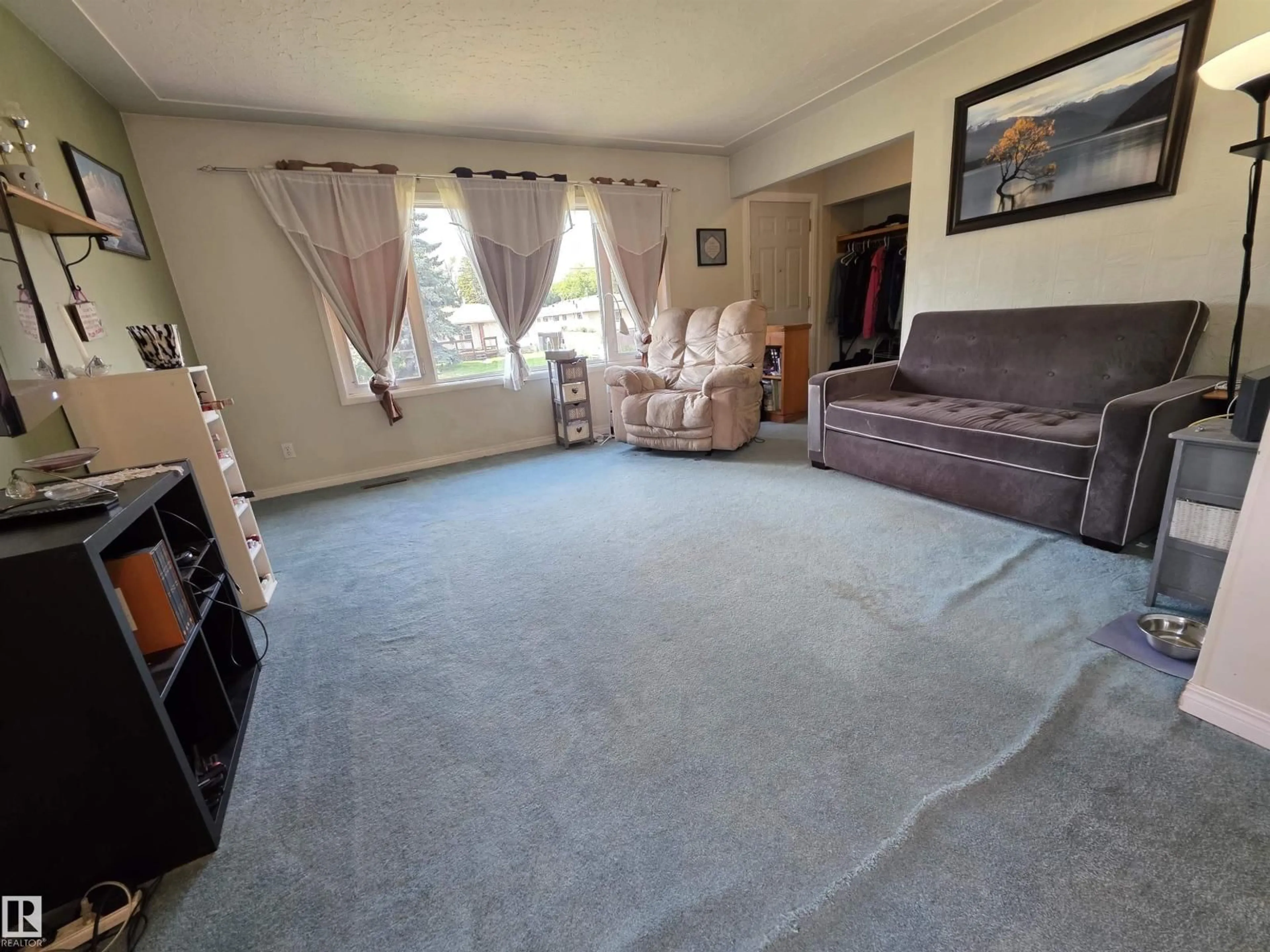 A pic of a room for NW - 11933 50 ST, Edmonton Alberta T5W3C1