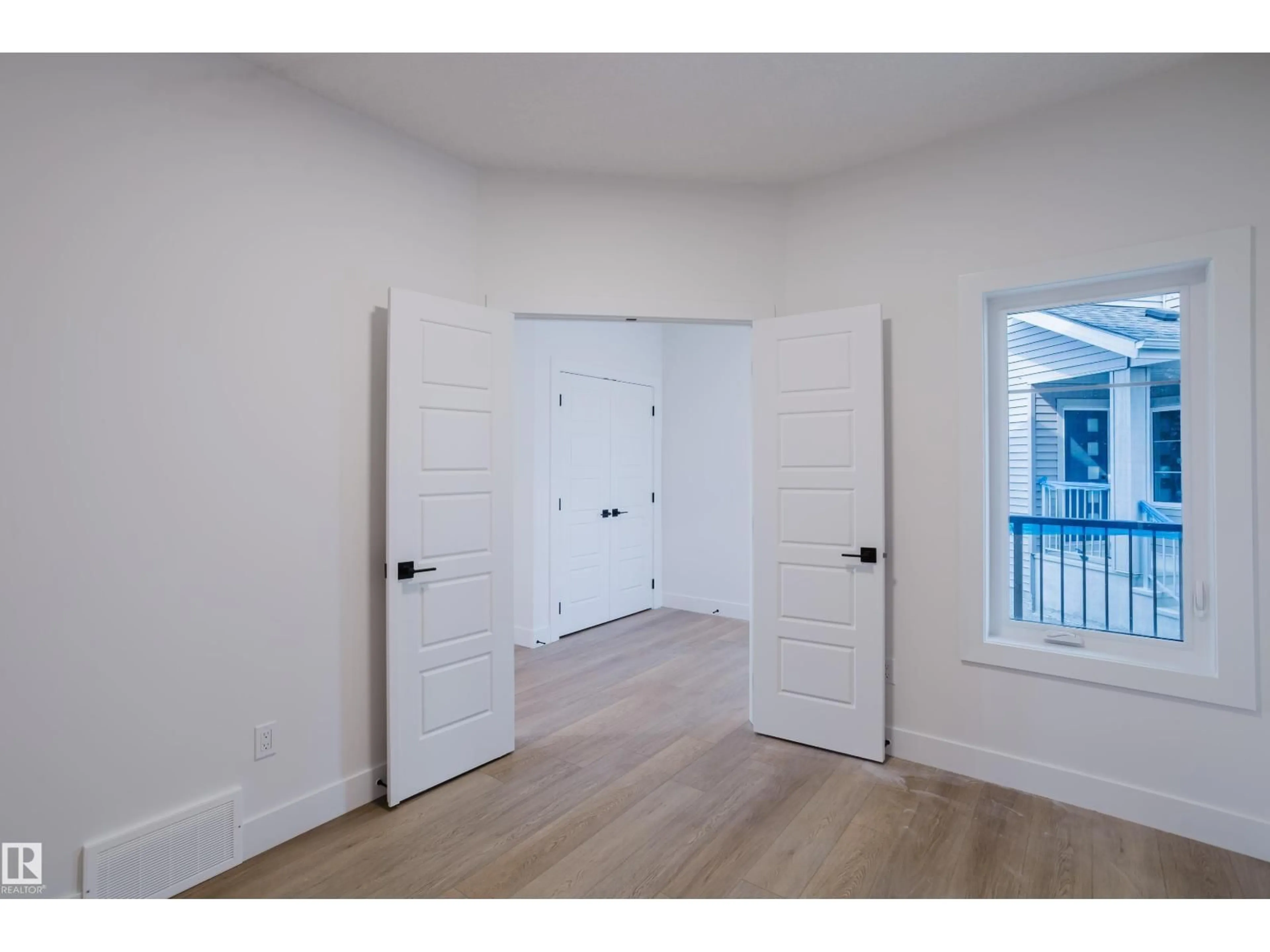 Indoor entryway for 19423 26 AV, Edmonton Alberta T6M1P5