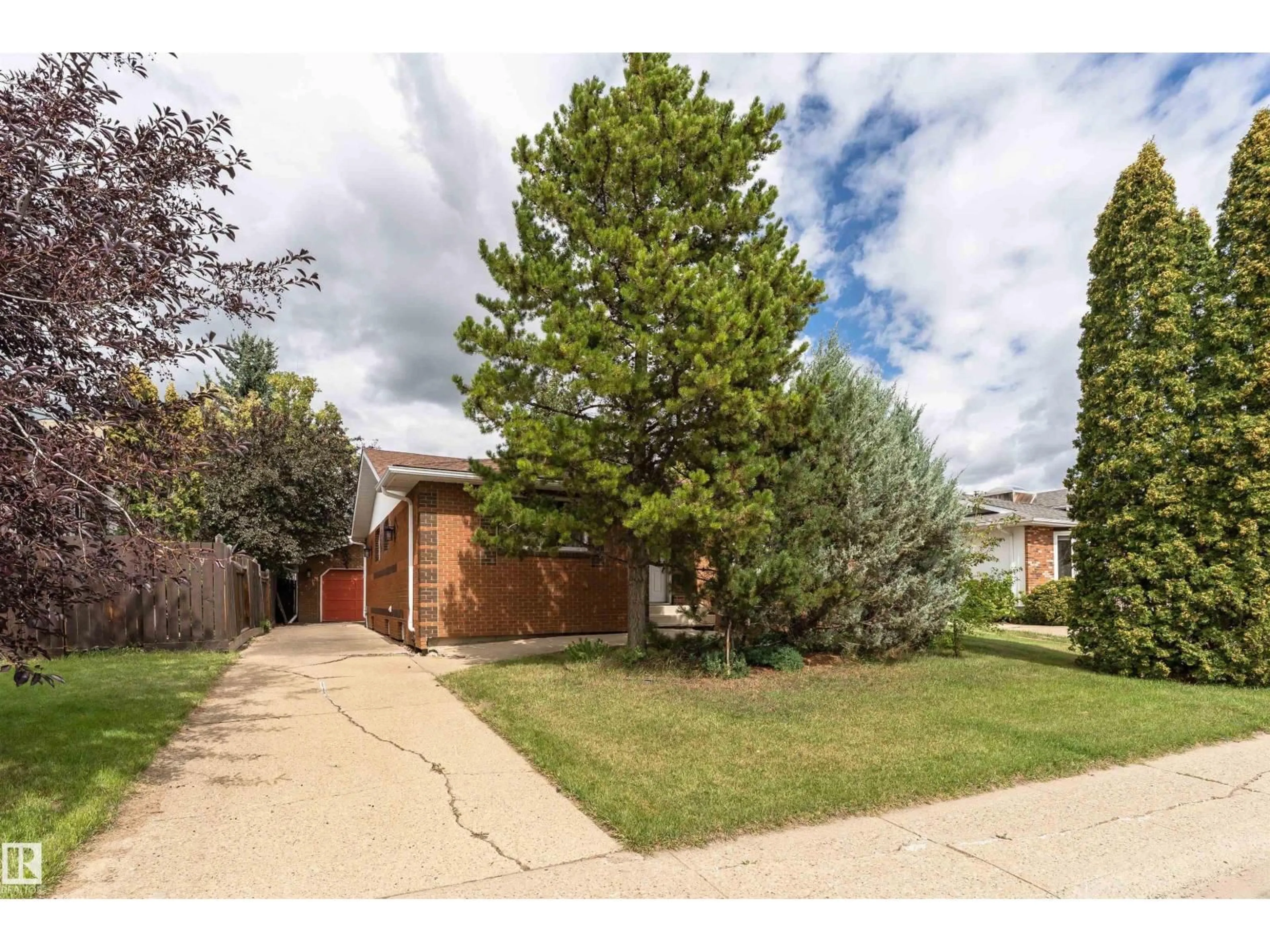 A pic from outside/outdoor area/front of a property/back of a property/a pic from drone, street for 10444 26 AV, Edmonton Alberta T6J4J9