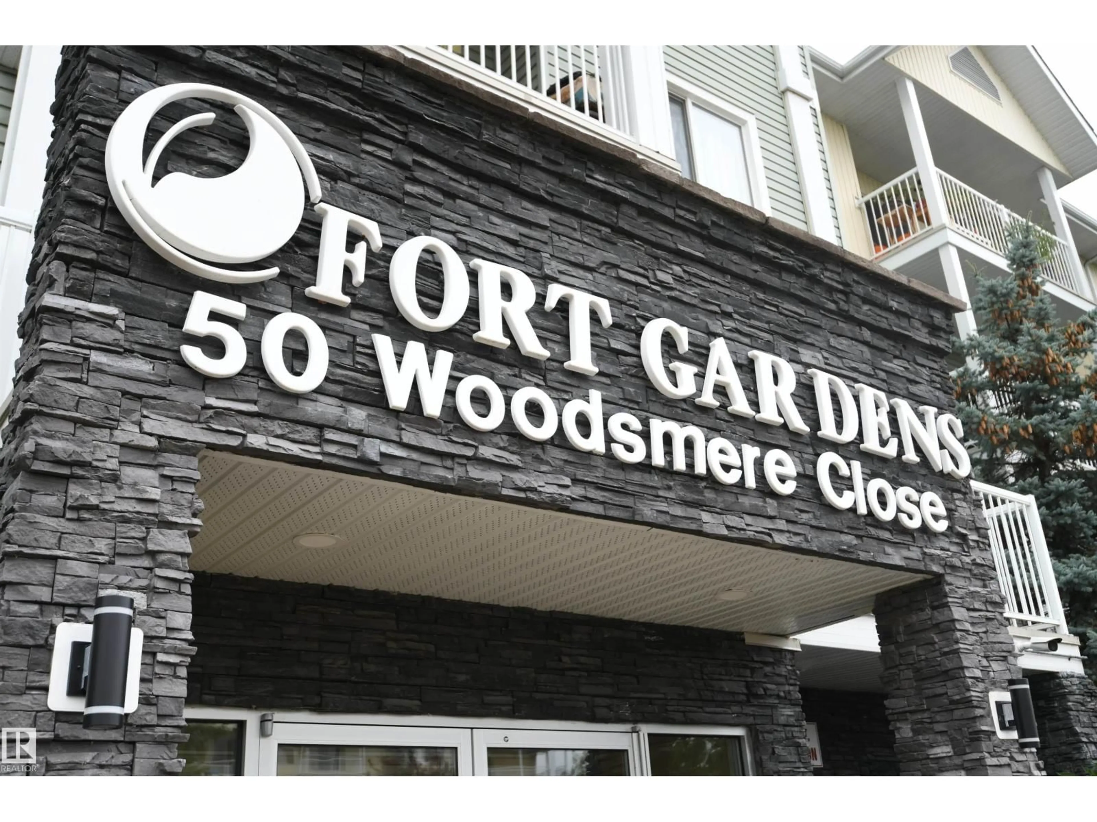 Indoor foyer for 50 - 130 WOODSMERE, Fort Saskatchewan Alberta T8L4N9