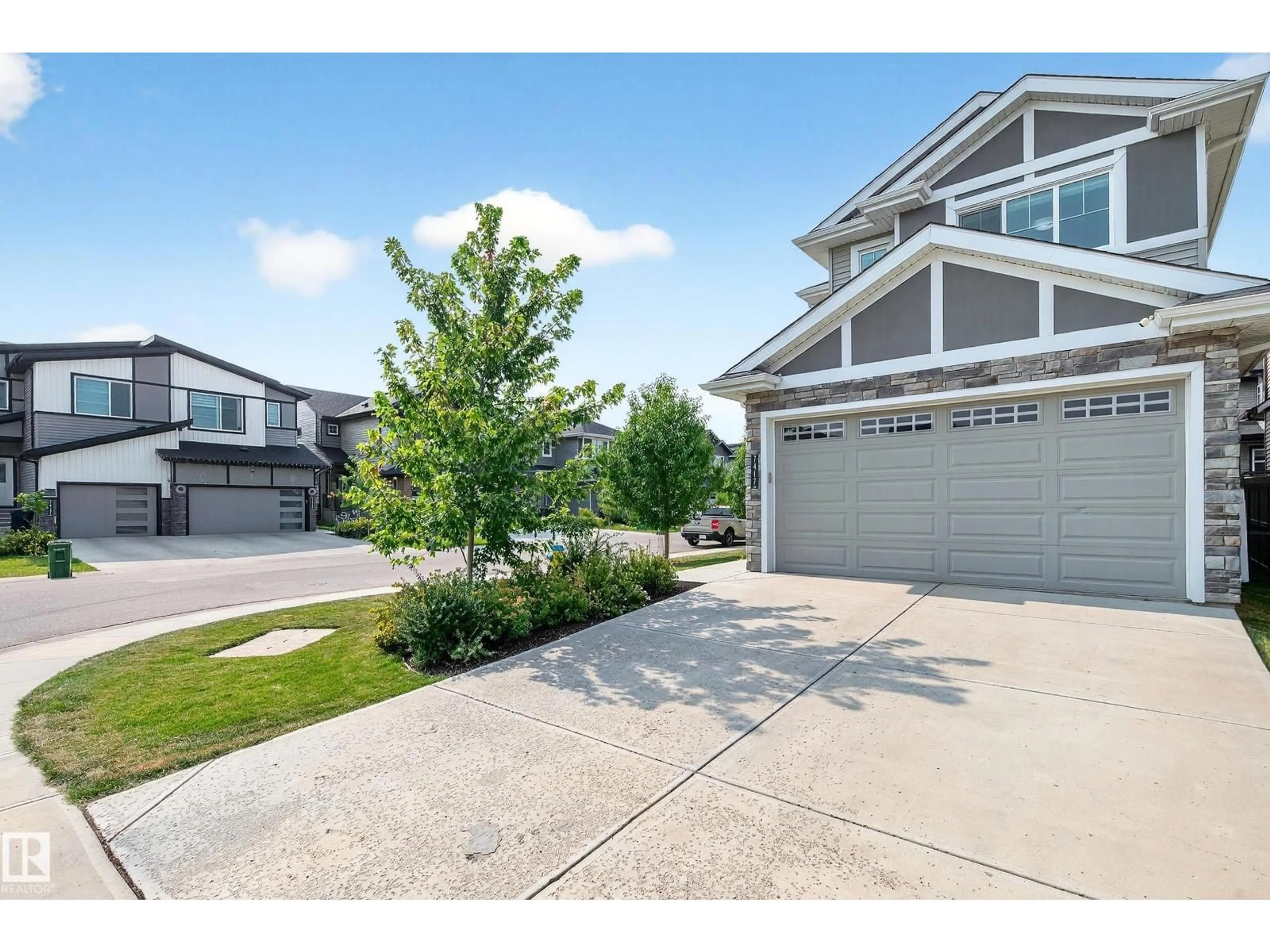 A pic from outside/outdoor area/front of a property/back of a property/a pic from drone, street for 7417 CHIVERS CR, Edmonton Alberta T6W4M2