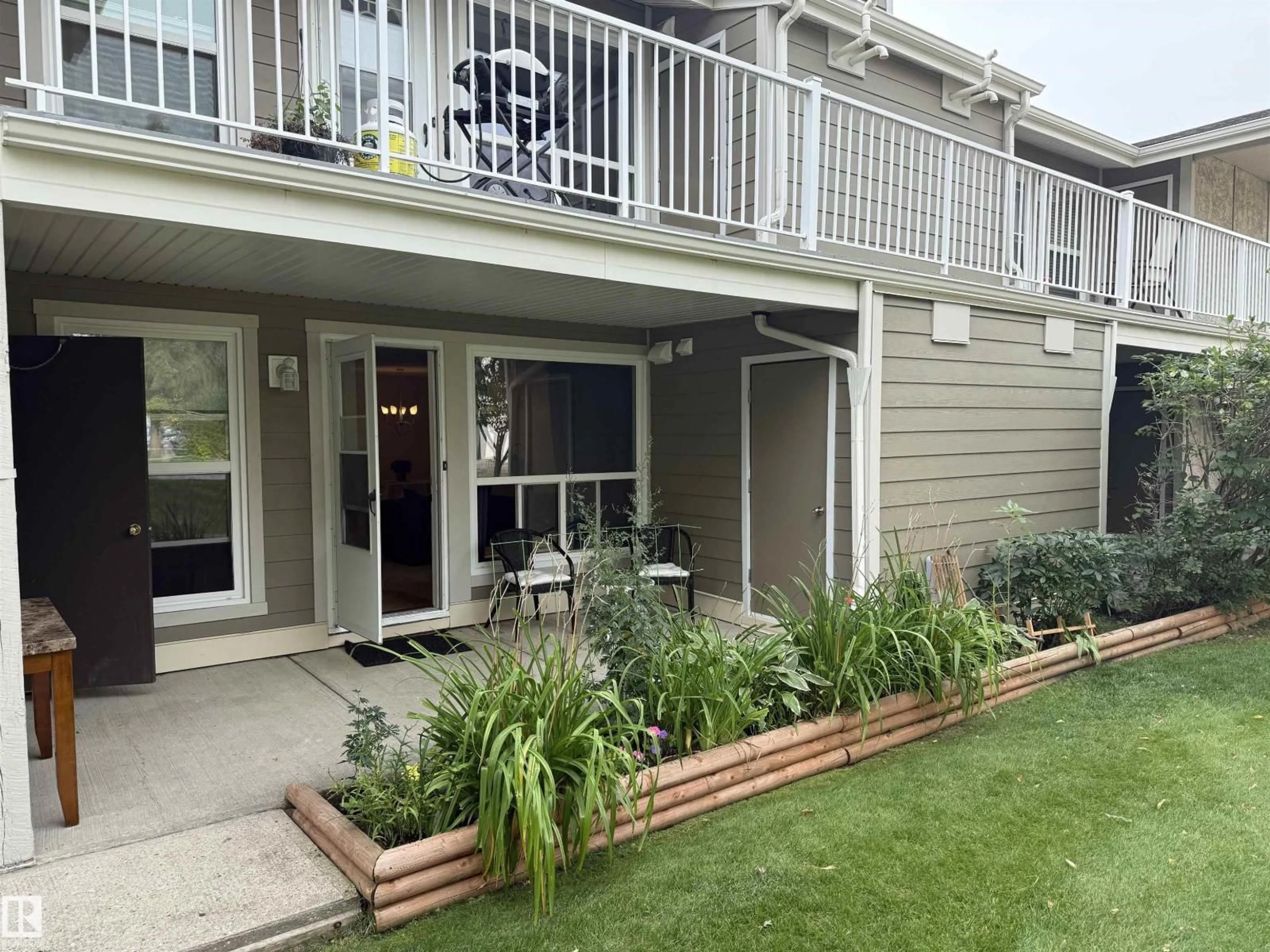 Patio, unknown for 11154 18 AV, Edmonton Alberta T6J4T9
