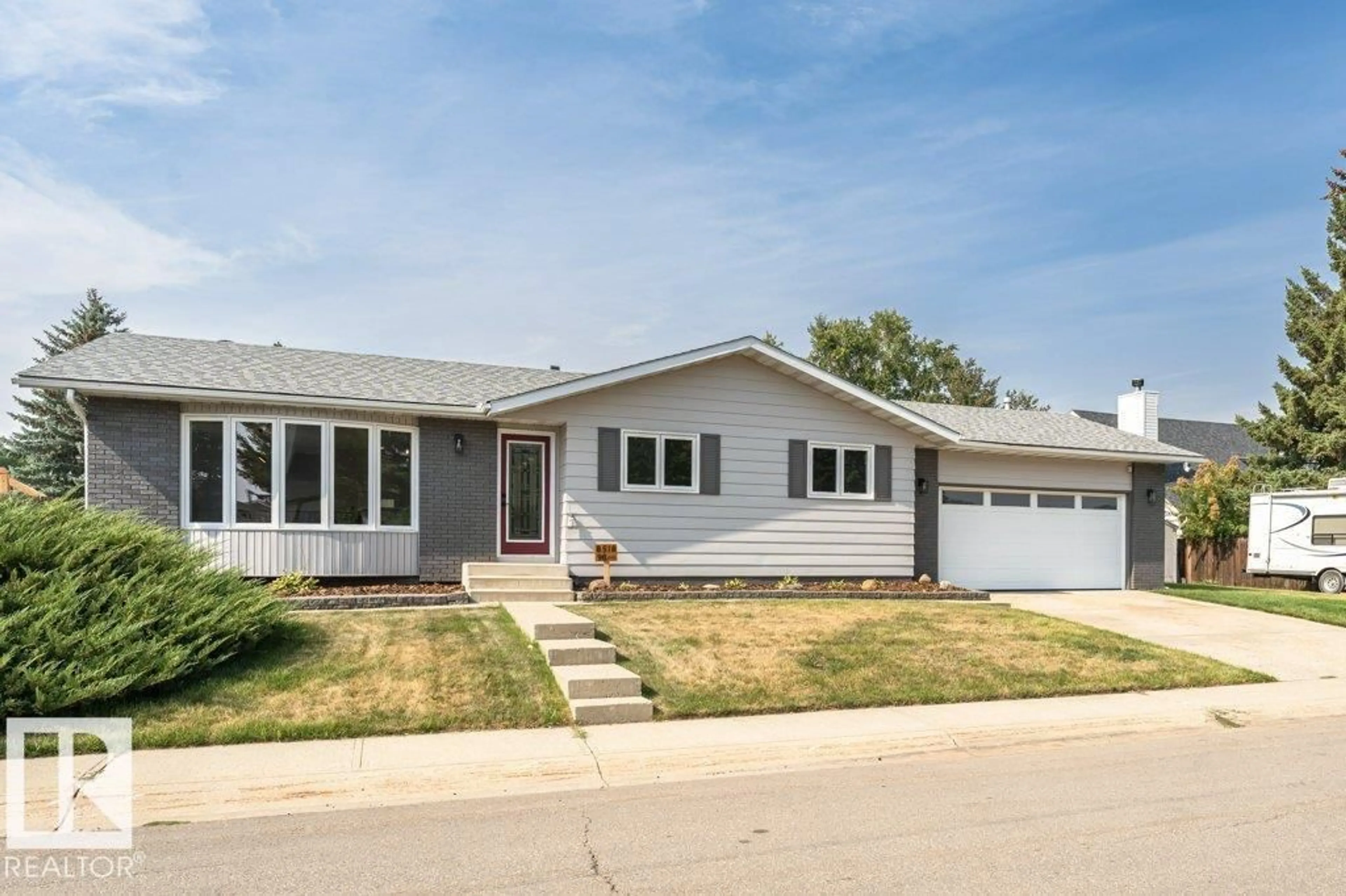 Home with vinyl exterior material, street for 8518 98 AV, Fort Saskatchewan Alberta T8L3A3