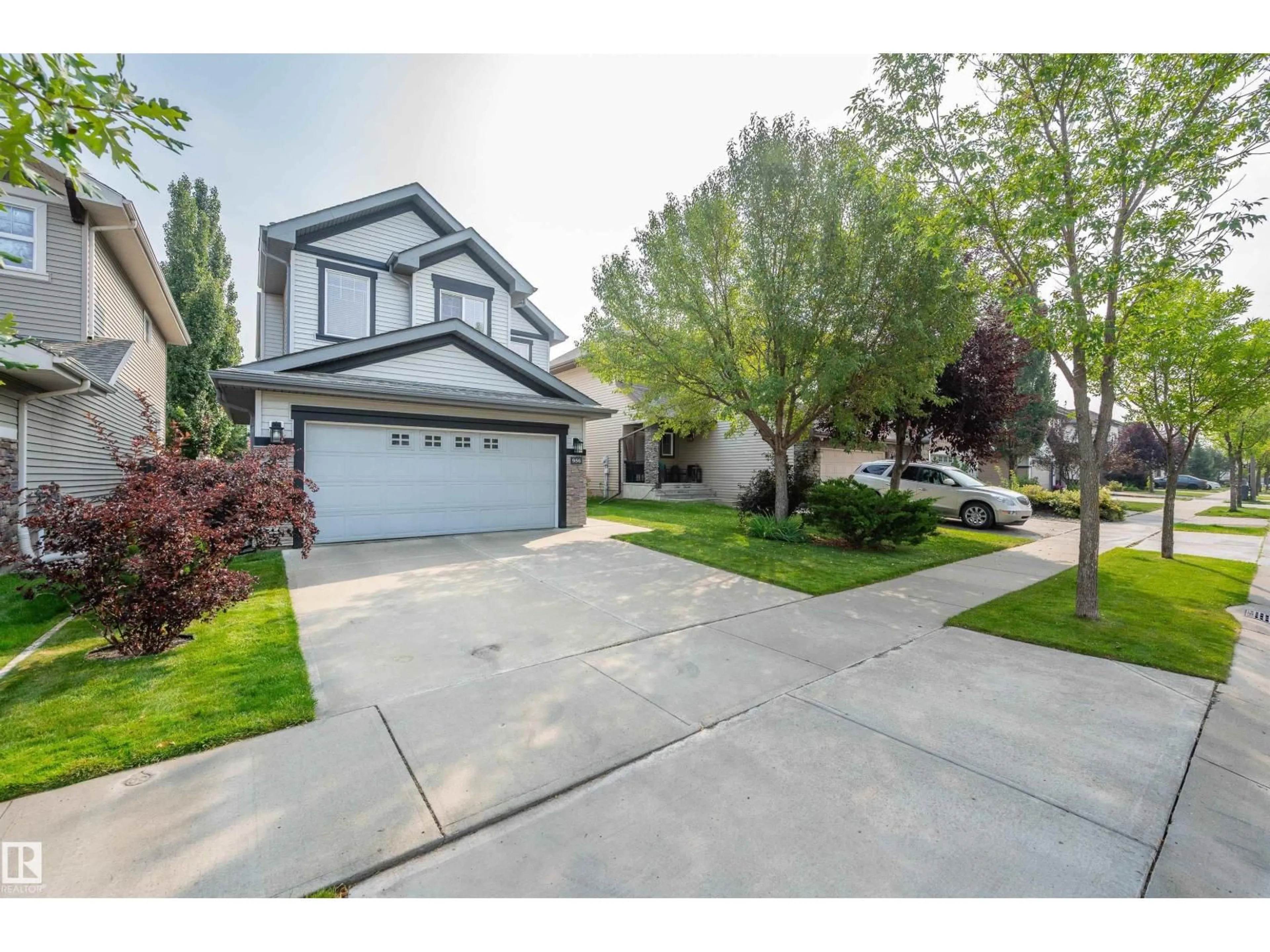 A pic from outside/outdoor area/front of a property/back of a property/a pic from drone, street for 956 CHAHLEY CR, Edmonton Alberta T6M0C8