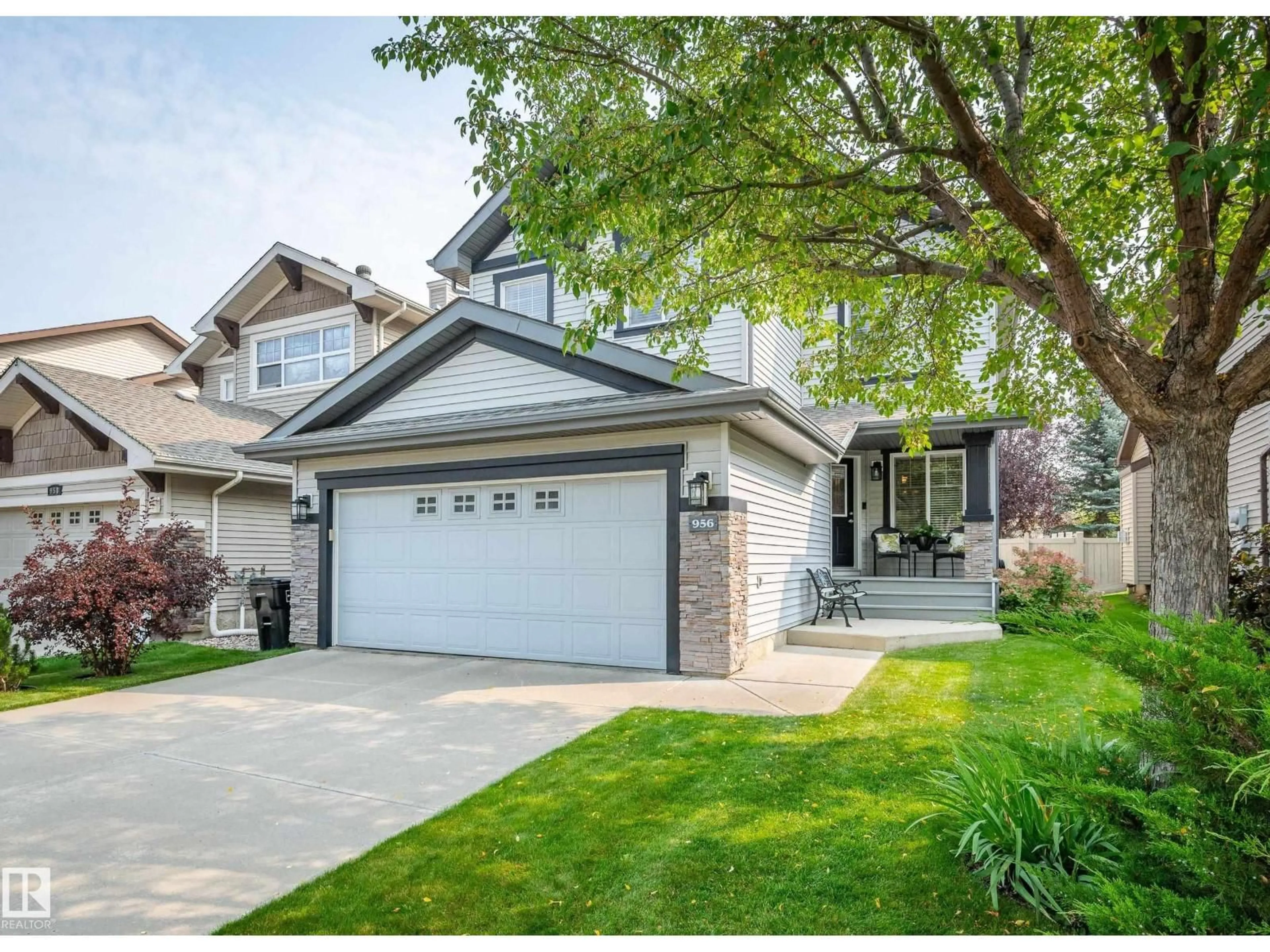 Home with vinyl exterior material, street for 956 CHAHLEY CR, Edmonton Alberta T6M0C8