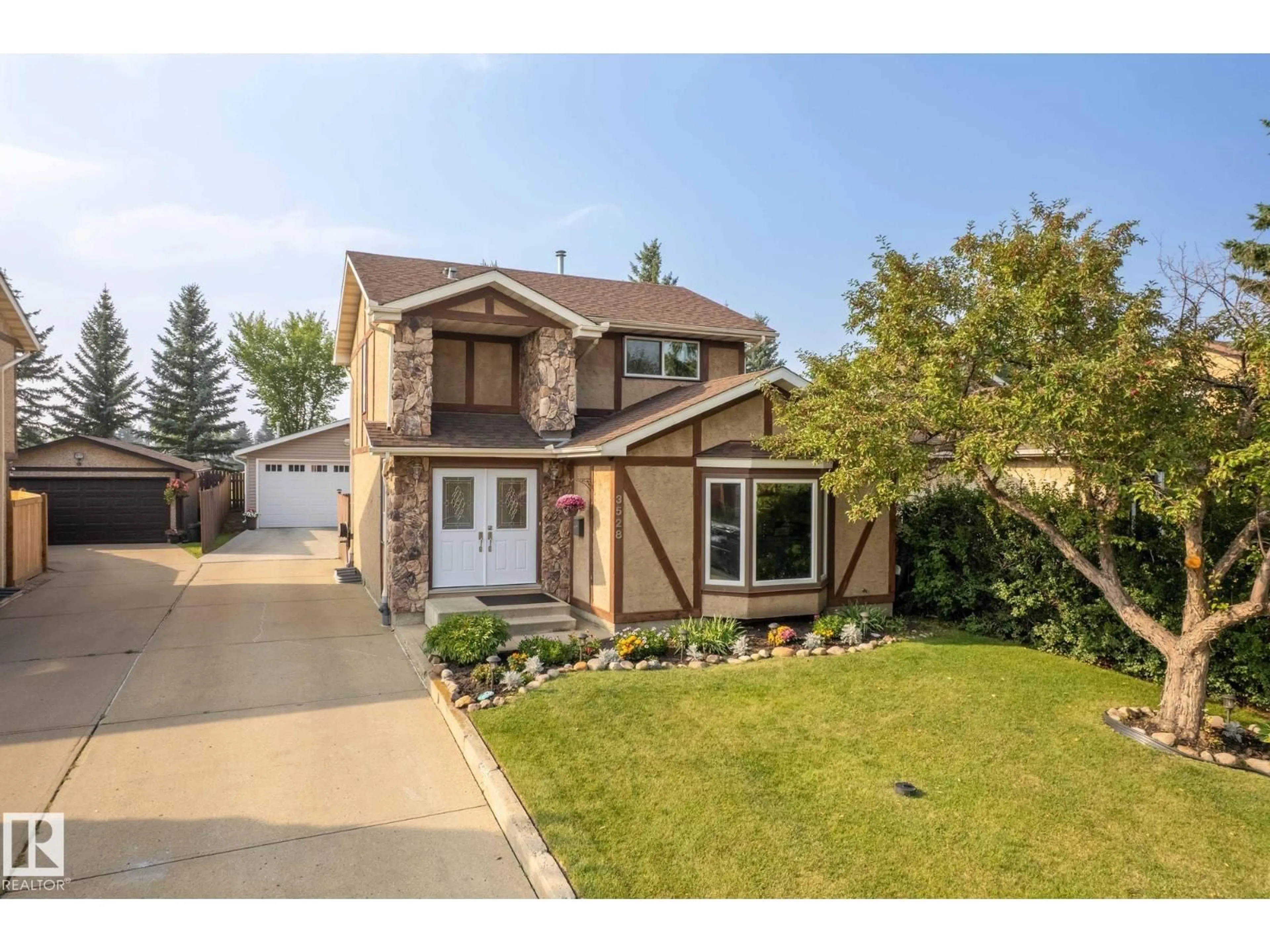 Home with vinyl exterior material, street for 3528 56 ST, Edmonton Alberta T6L2J5