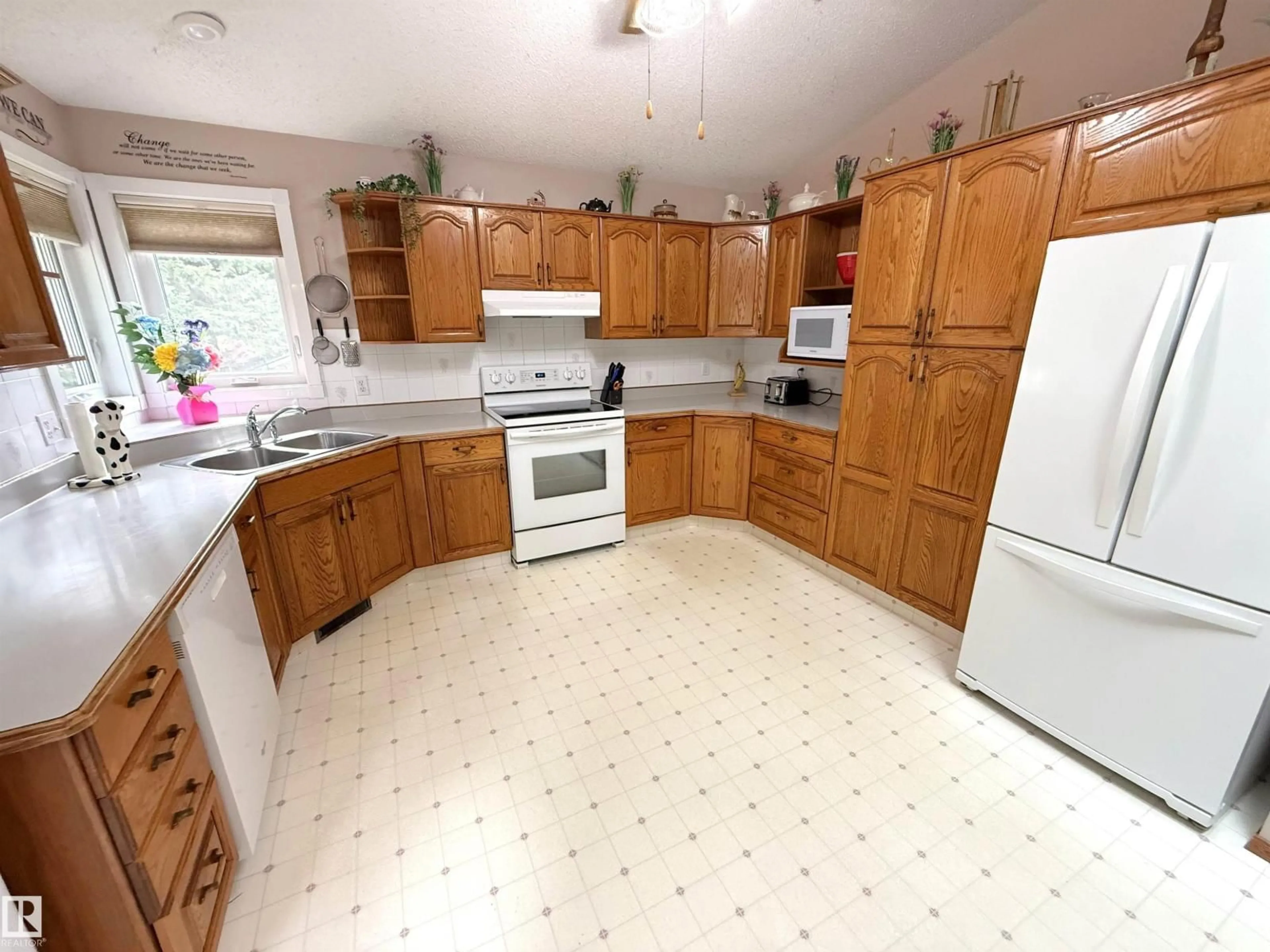 Standard kitchen, unknown for 20 52510 RGE ROAD 20, Rural Parkland County Alberta T7Y2G7