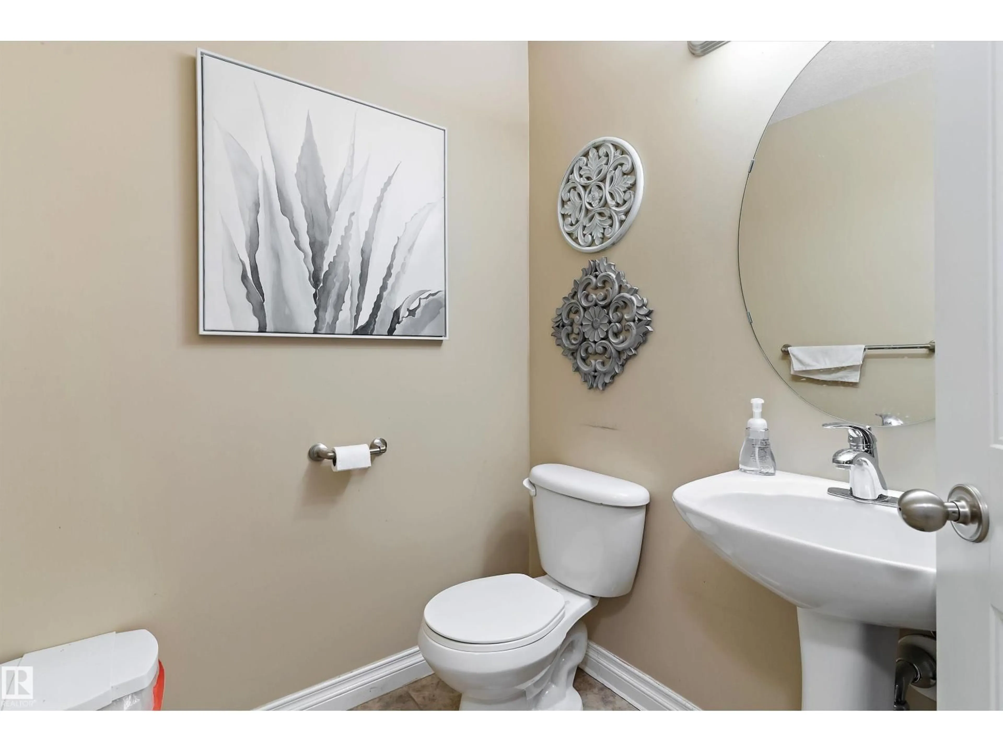 Standard bathroom, ceramic/tile floor for 10924 92 ST, Edmonton Alberta T5H1W1